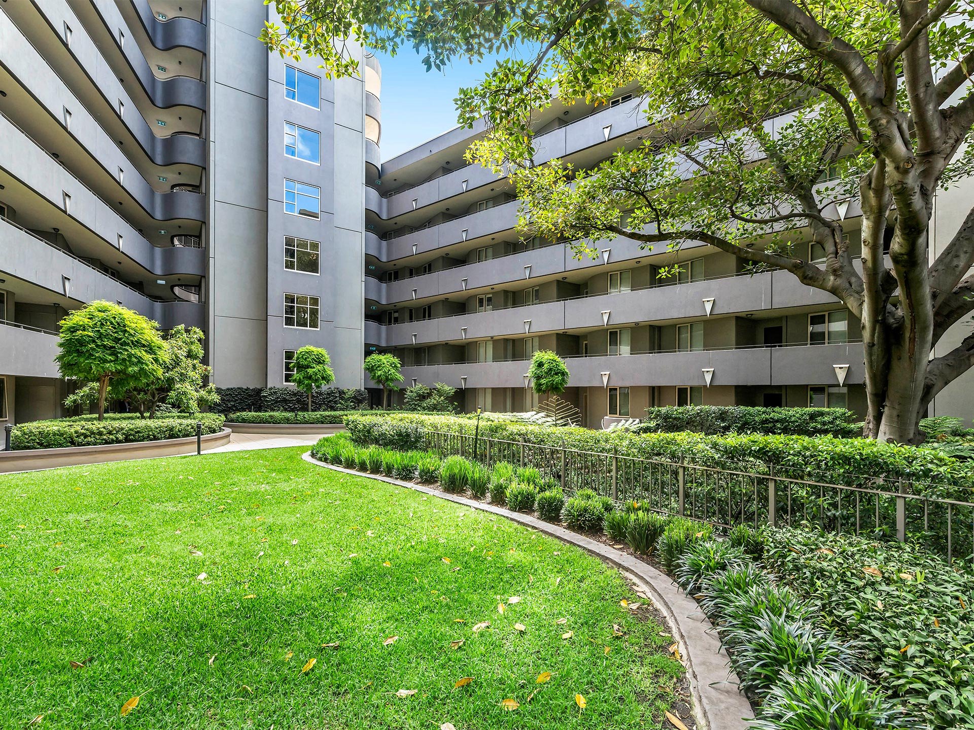 205 / 23 Queens Road MELBOURNE