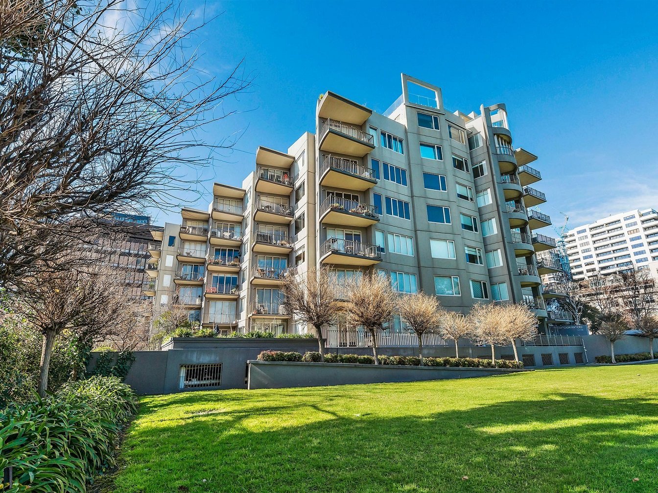 205 / 23 Queens Road Melbourne