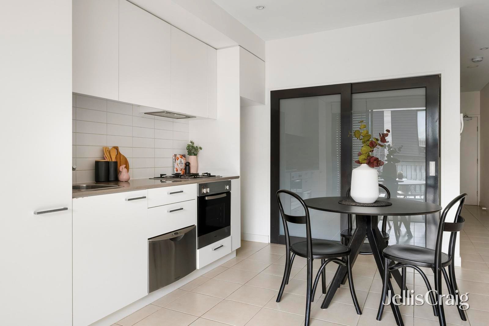 205/33 Cliveden Close, East Melbourne image 4