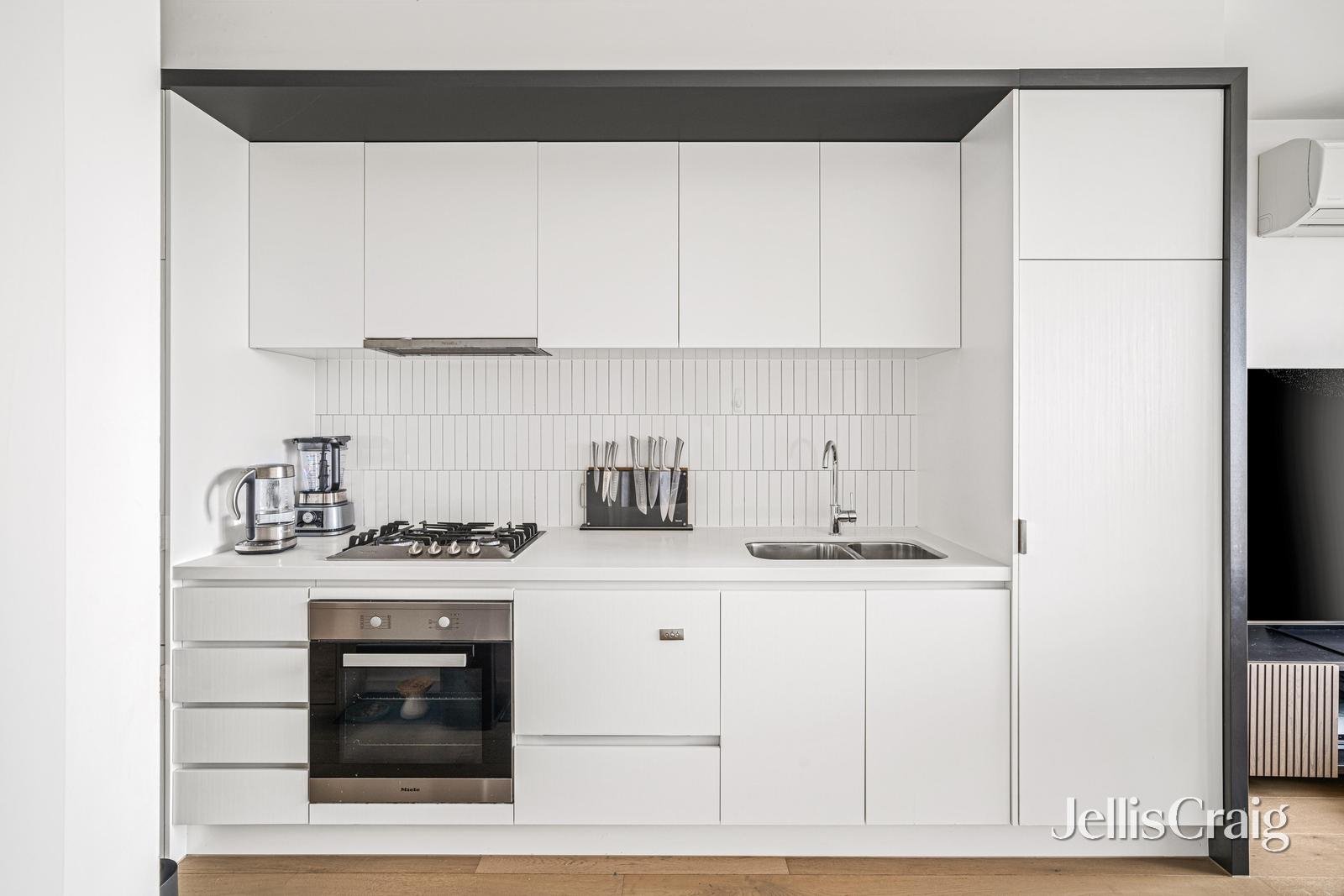 205/7 Balcombe Road, Mentone image 6