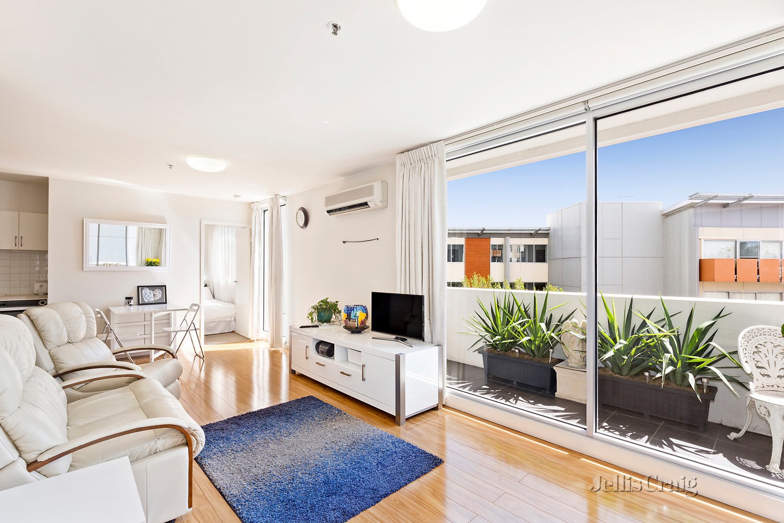 205/70 Speakmen Street, Kensington image 1