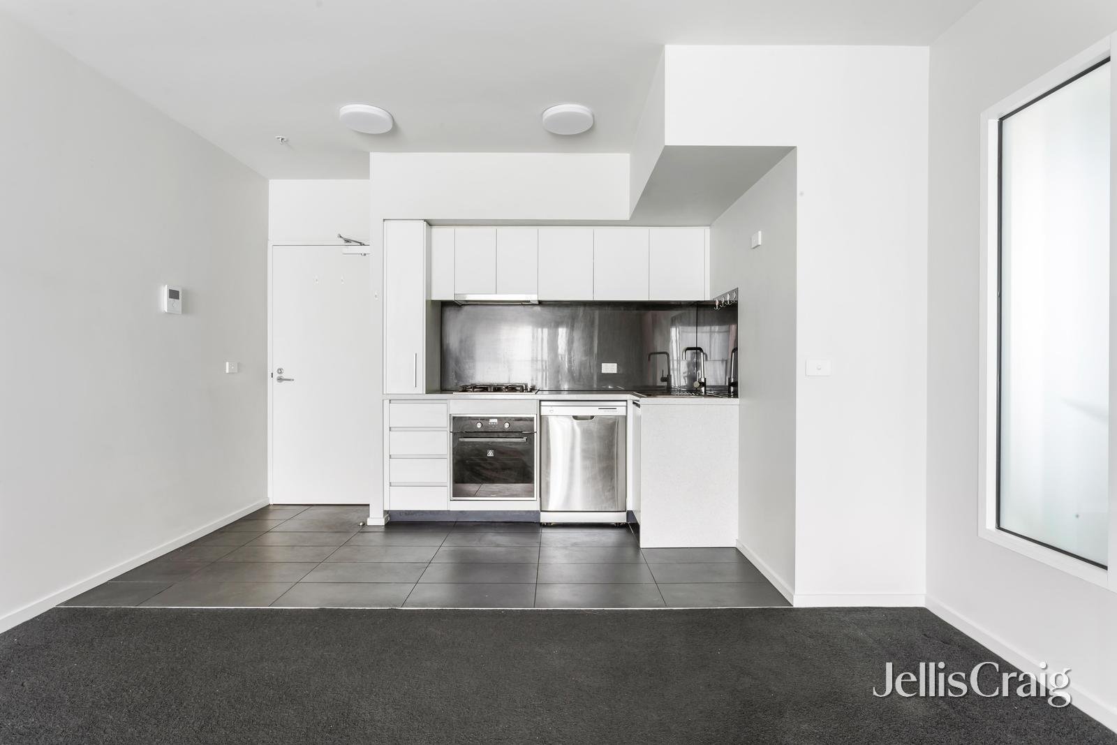 205/95 Warrigal Road, Hughesdale image 2