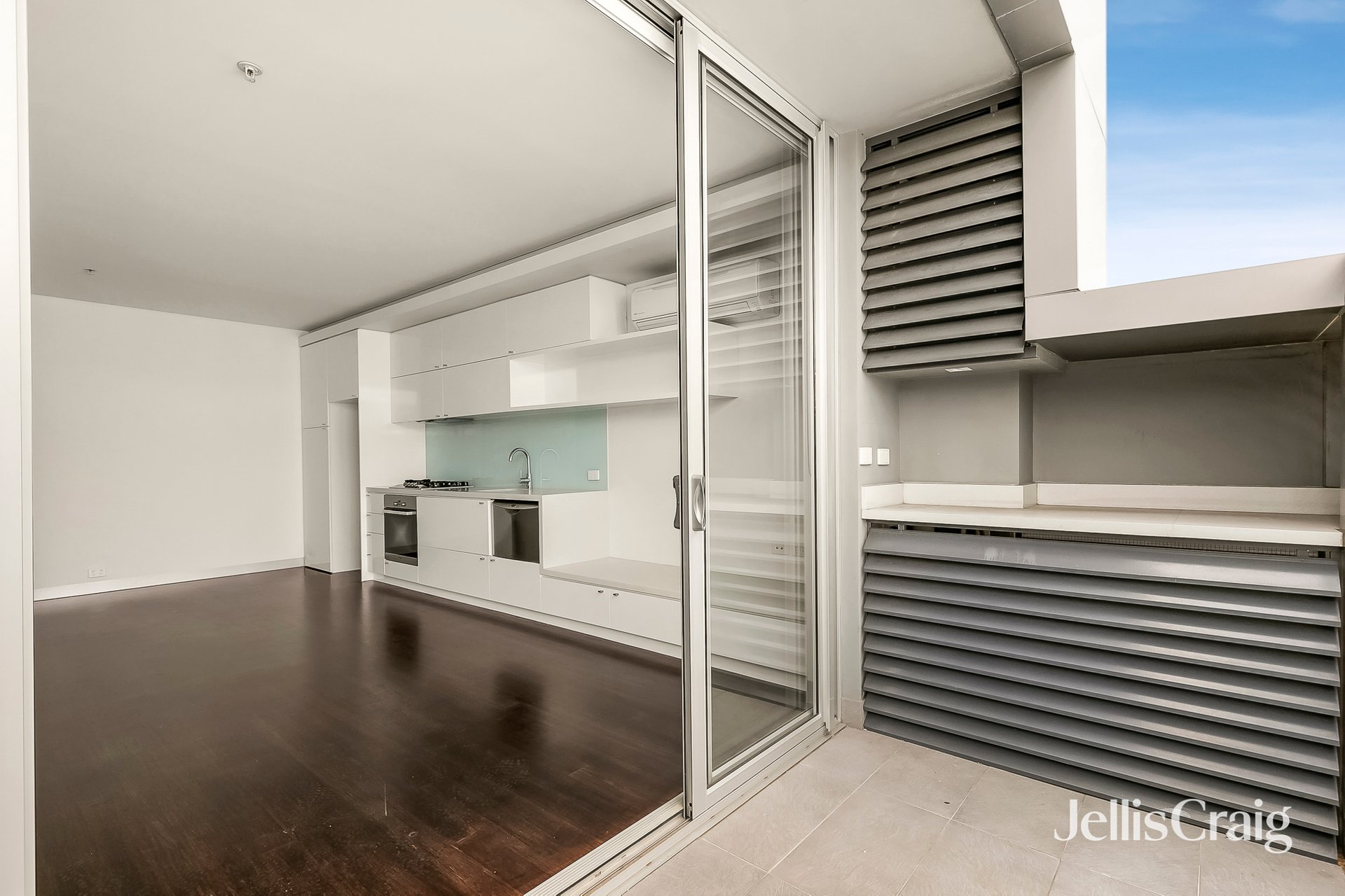 205/96 Ormond Road, Elwood image 3