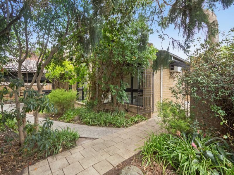 206 Manningham Road, Bulleen image 3