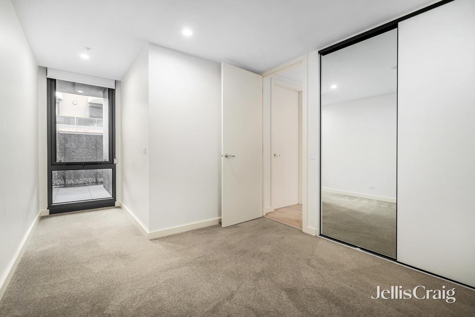 206/12 Queen Street, Blackburn image 3