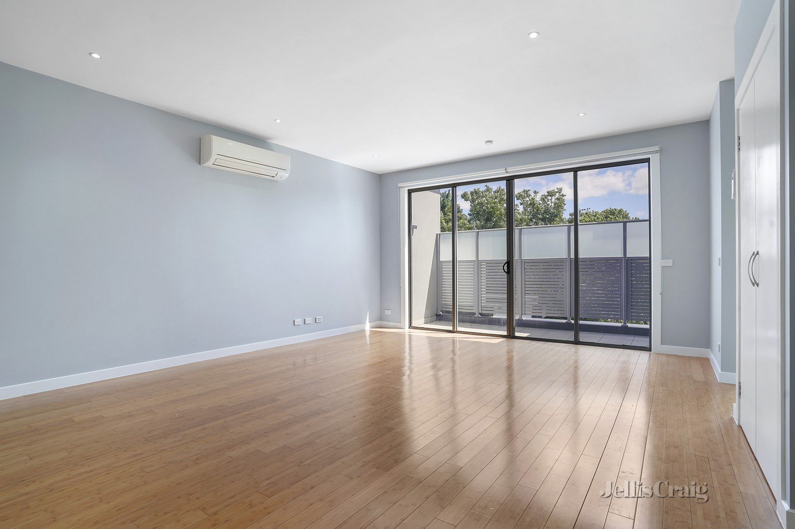 206/135 Lower Dandenong Road, Mentone image 1