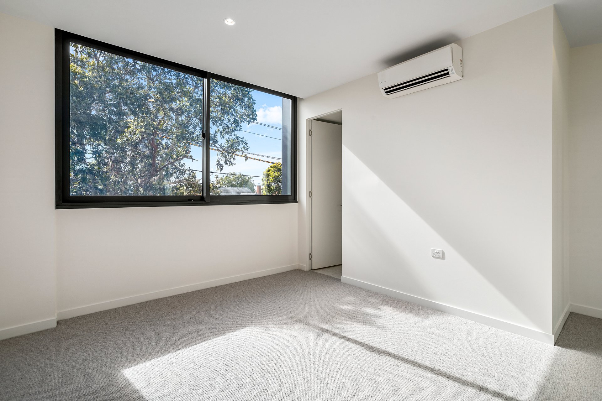 Property Gallery Thumbnail 5