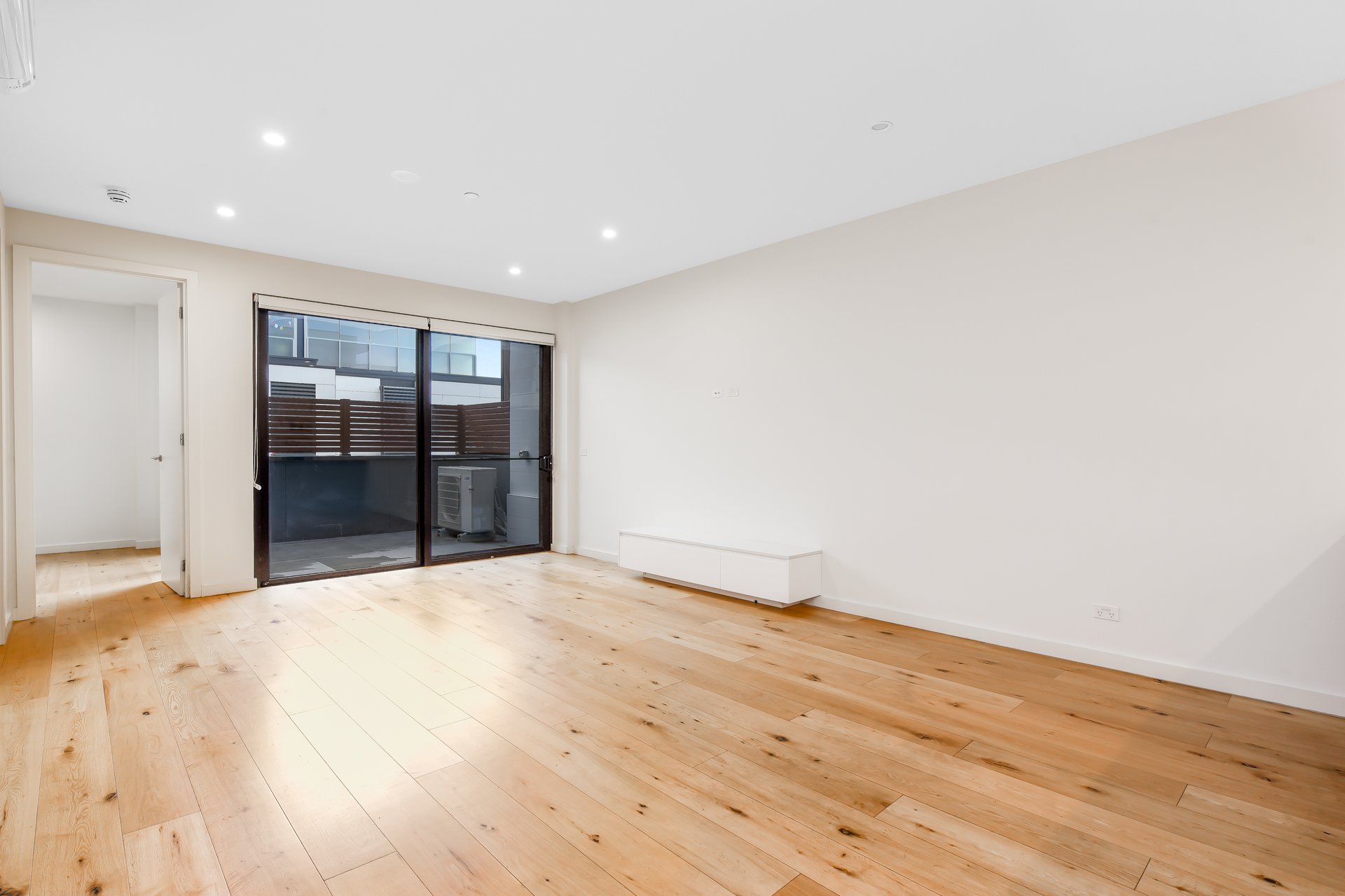 206/17 Elliot Avenue, Carnegie image 2