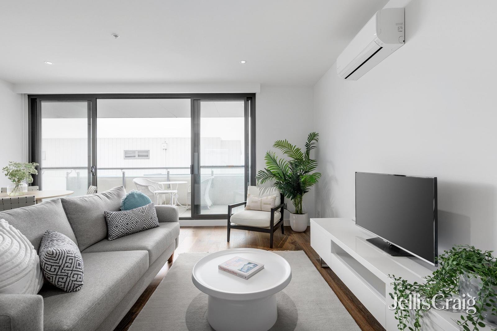 206/201 Whitehorse Road, Balwyn image 4