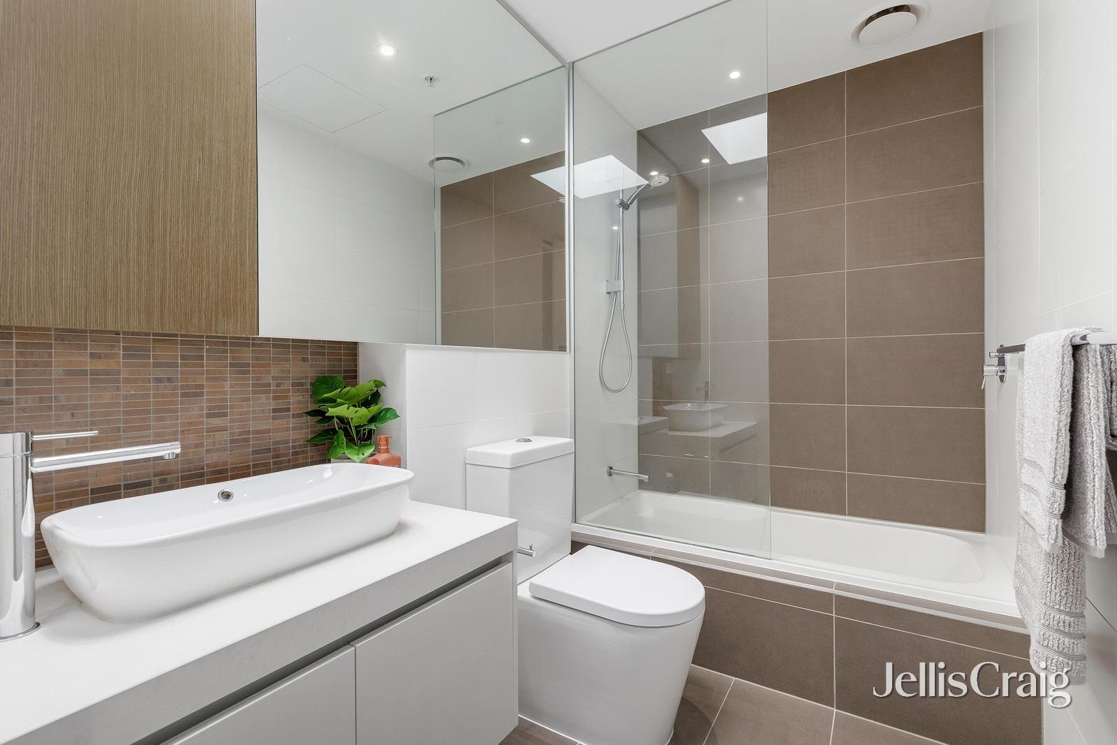 206/201 Whitehorse Road, Balwyn image 7