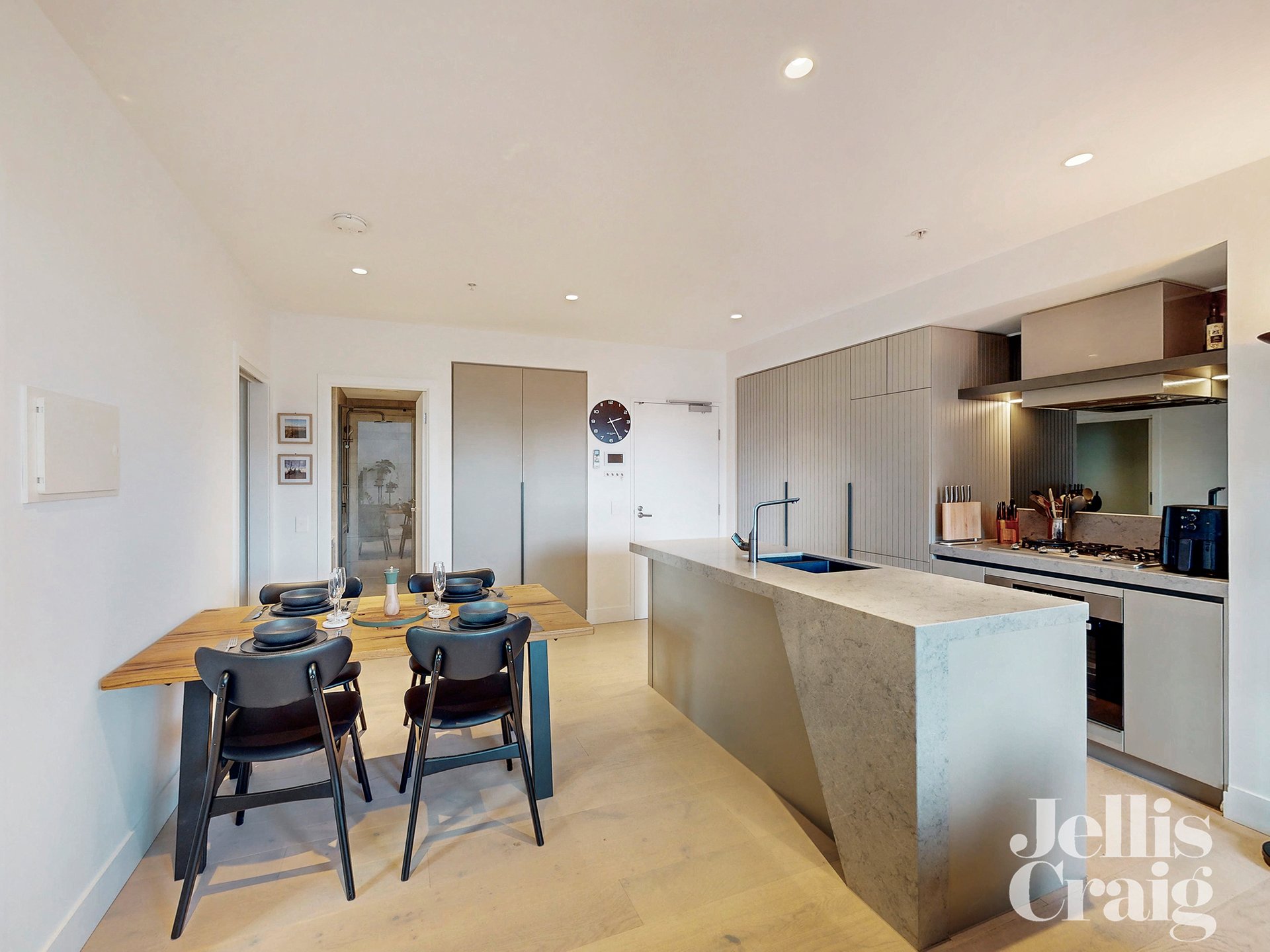206/706 Burwood Road, Hawthorn East image 4
