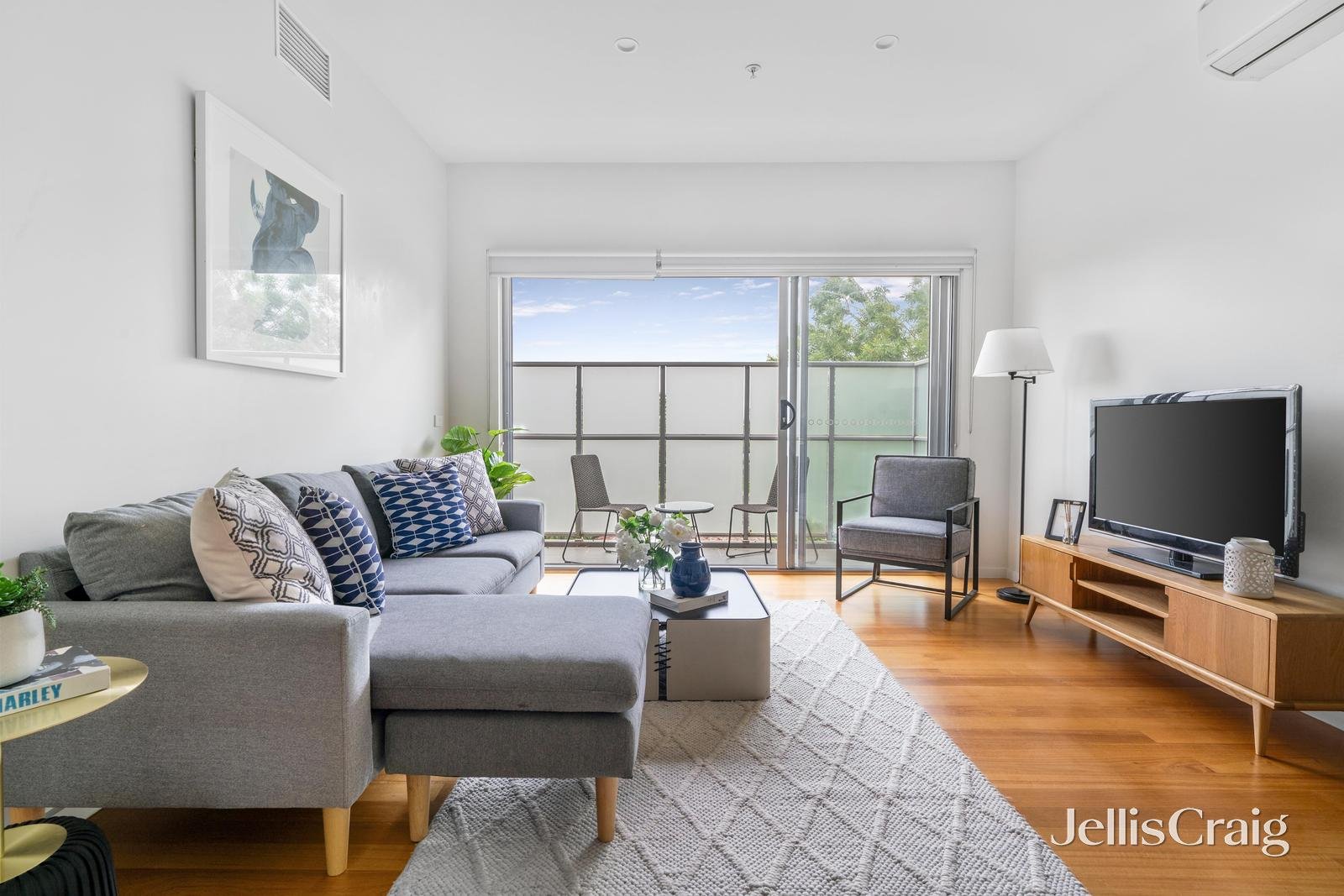 206/90-92 Middleborough Road, Blackburn South image 2