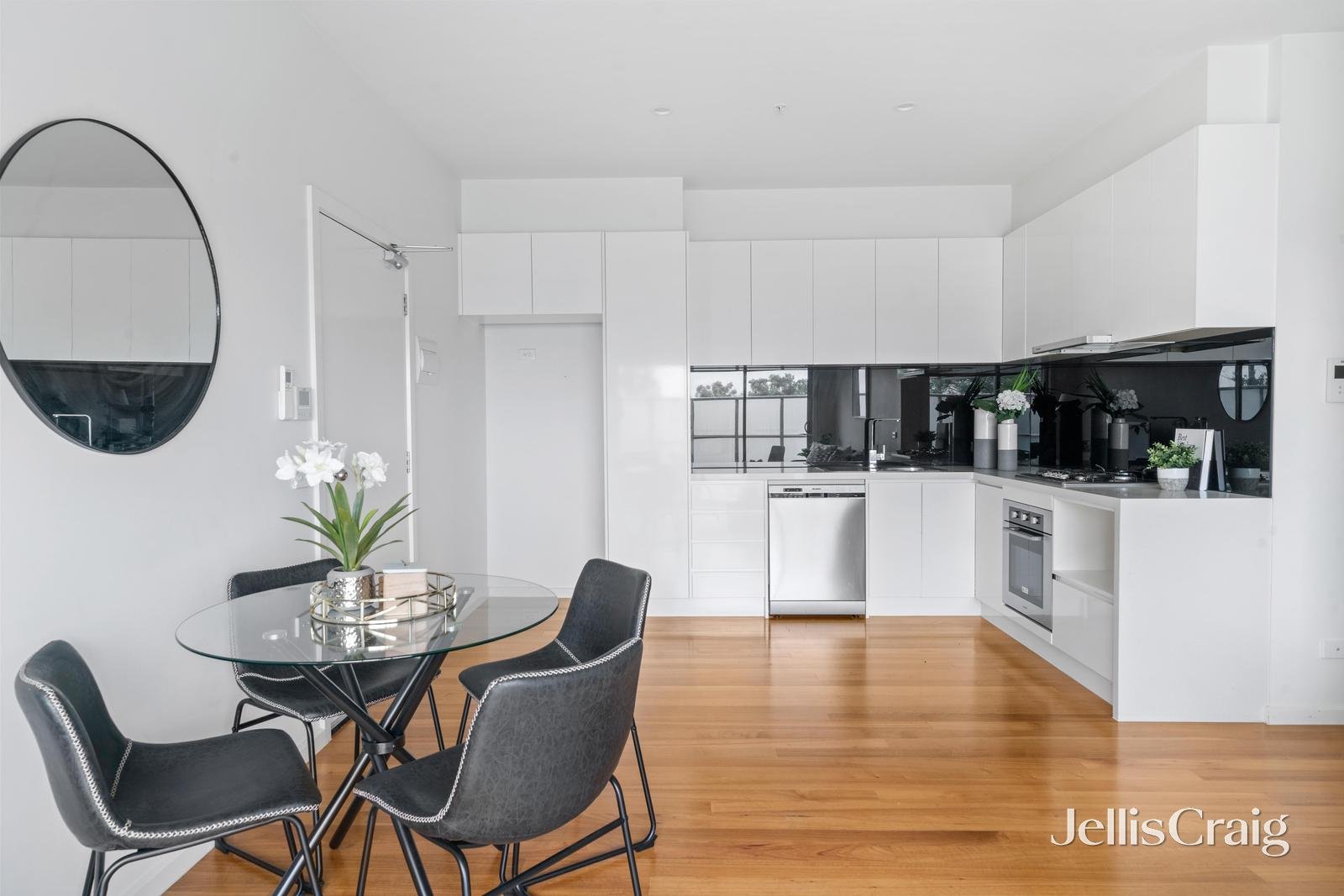 206/90-92 Middleborough Road, Blackburn South image 3