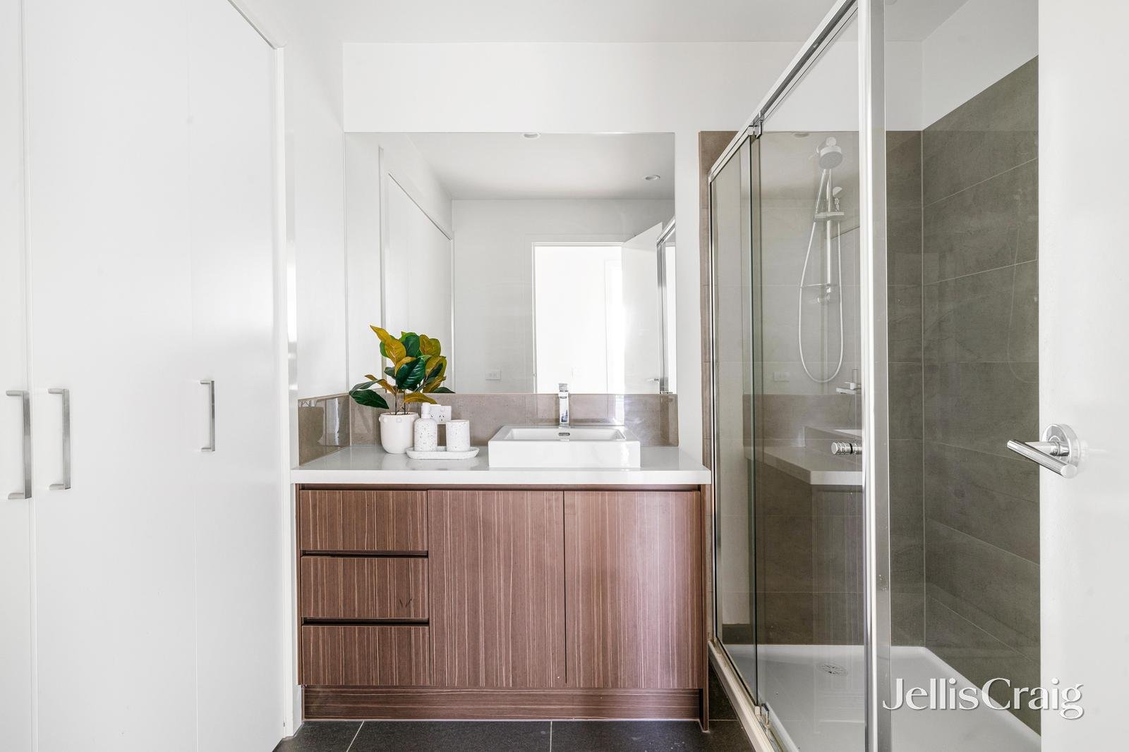 206/90-92 Middleborough Road, Blackburn South image 4