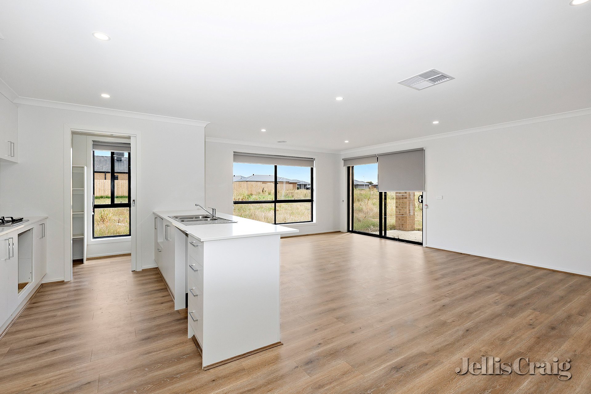 207 Tait Street, Sebastopol image 2