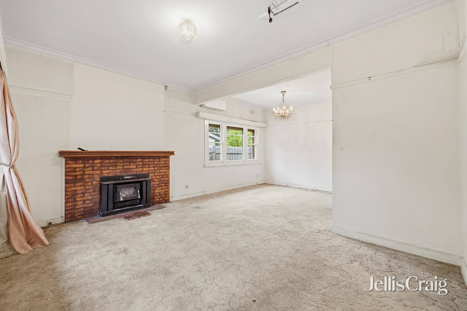 207 Whitehorse Road, Blackburn image 4
