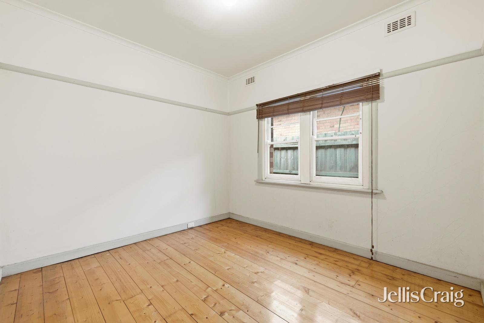 207 Whitehorse Road, Blackburn image 9