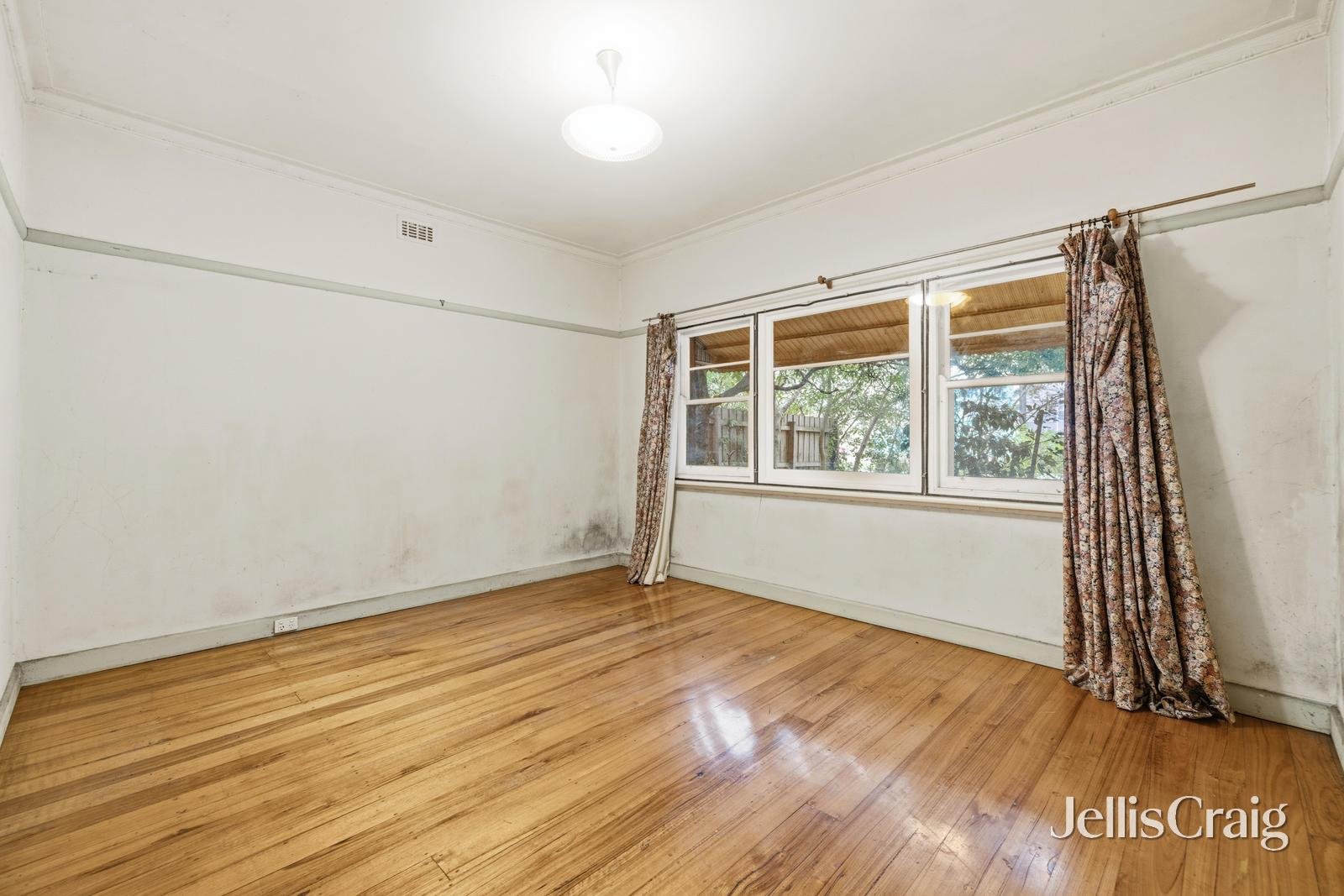 207 Whitehorse Road, Blackburn image 11