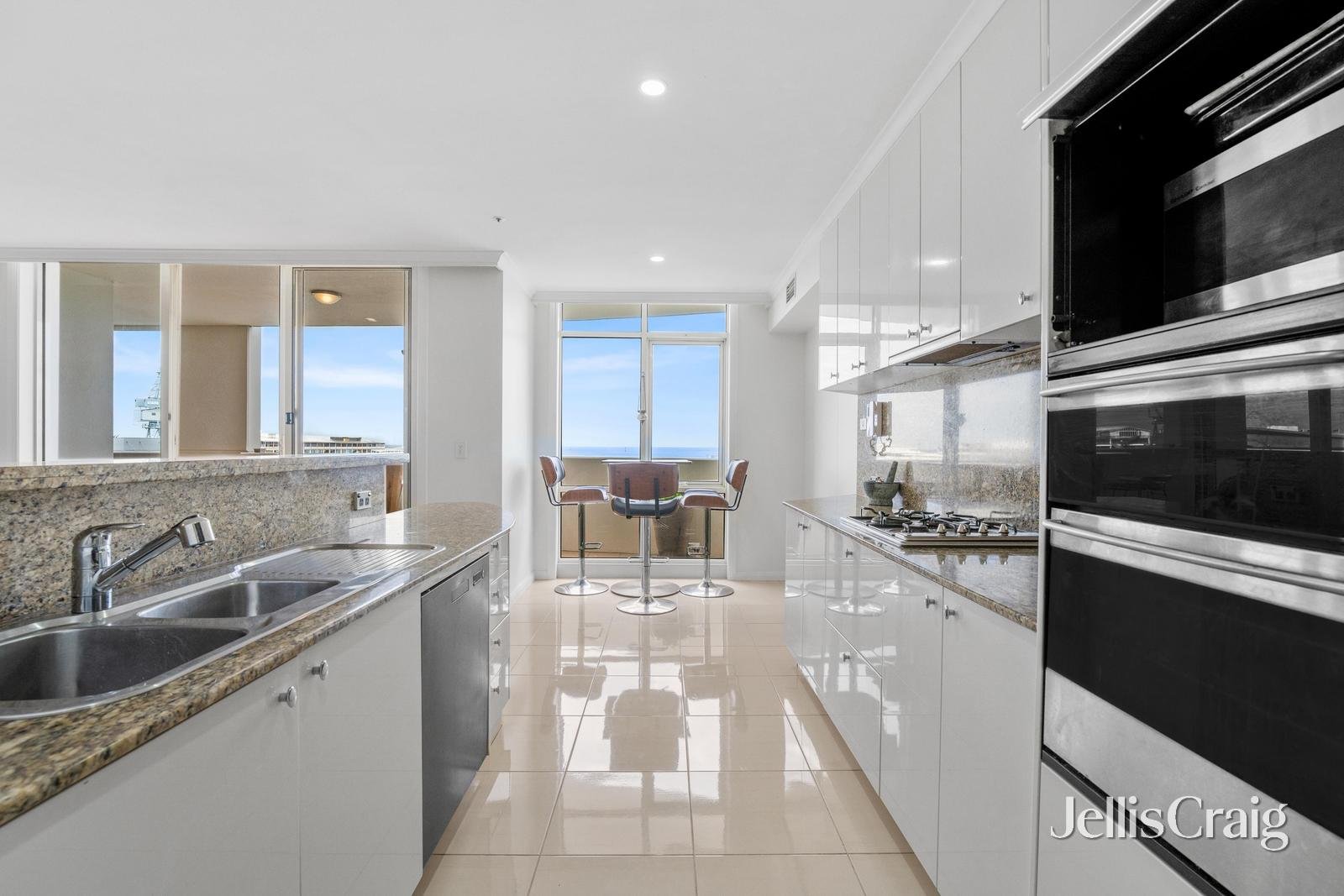 207/115 Beach Street, Port&nbsp;Melbourne image 4