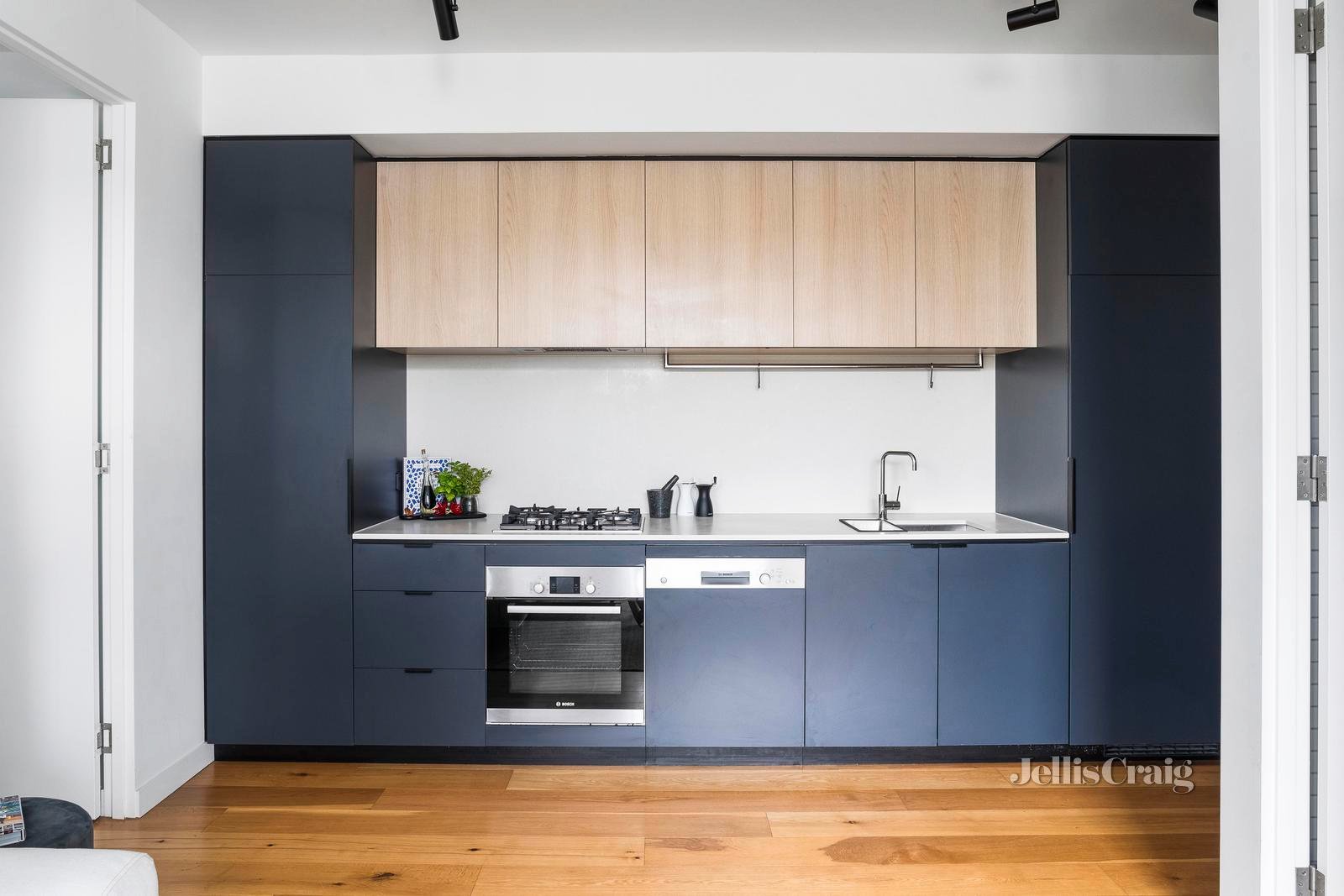 207/122 Roseneath Street, Clifton Hill image 4