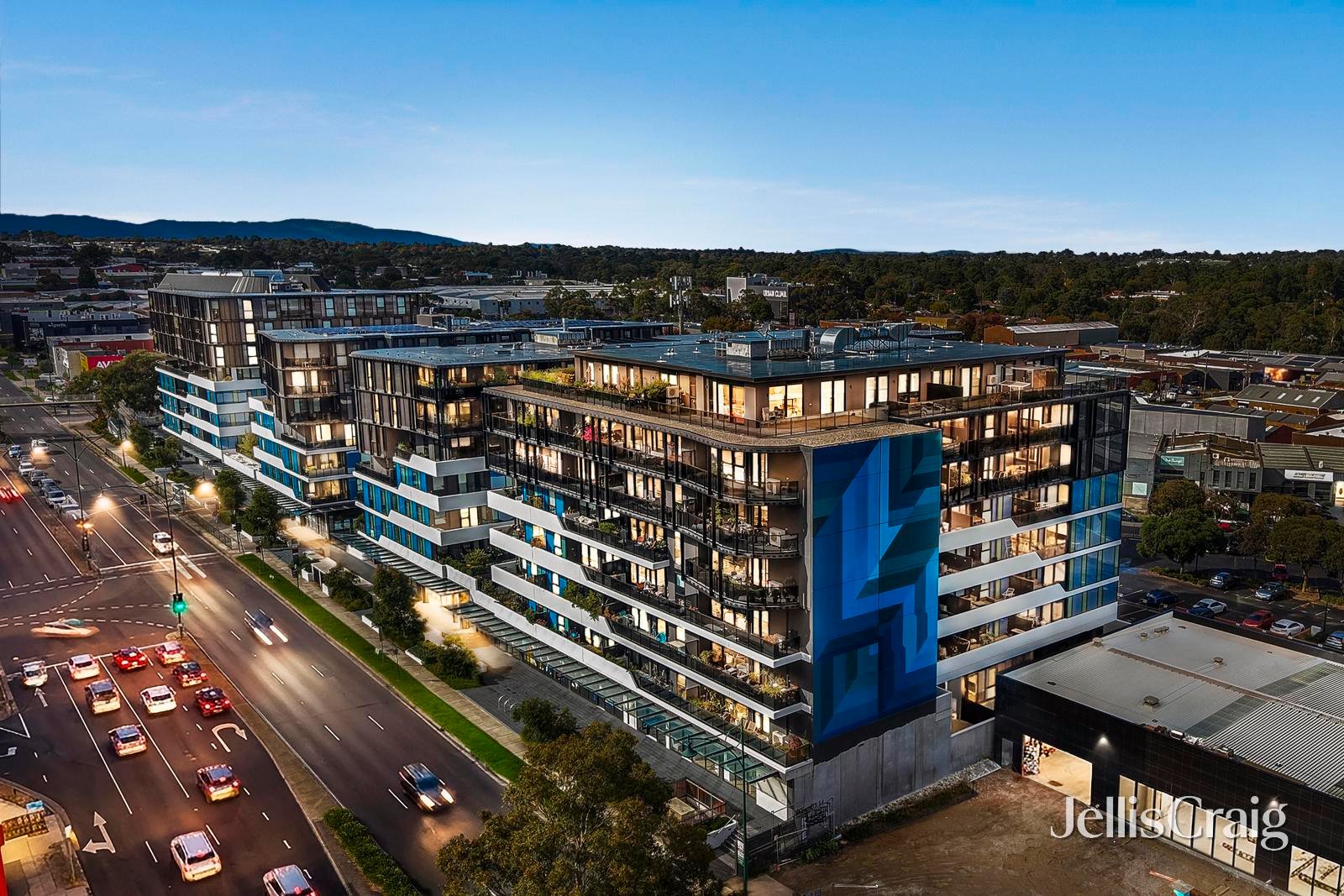 207/166 Whitehorse Road, Blackburn image 1