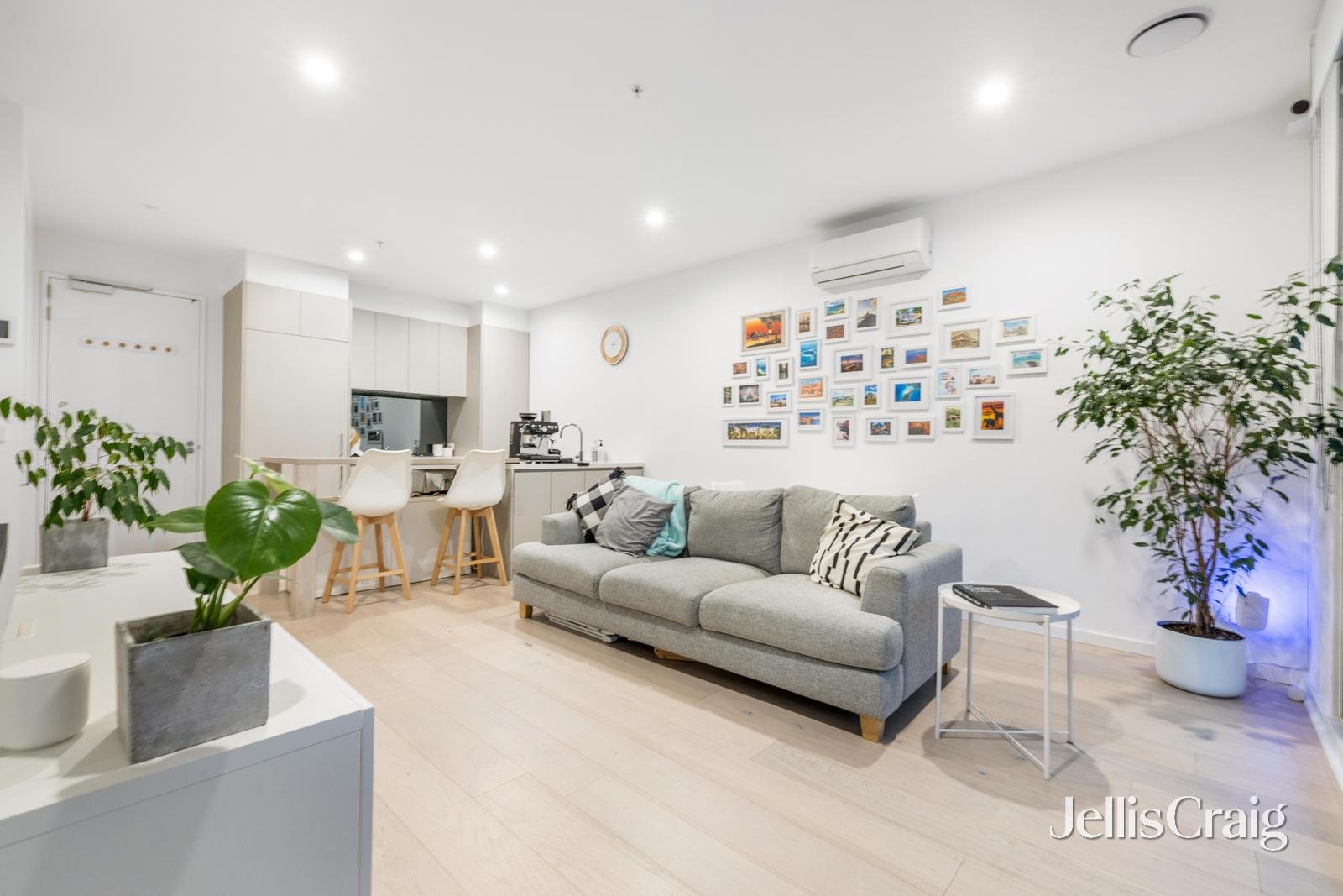 207/166 Whitehorse Road, Blackburn image 2