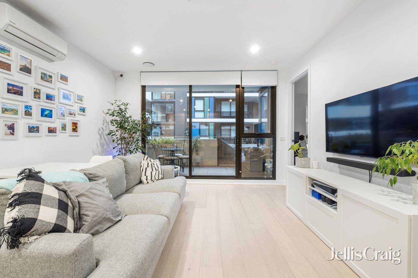 207/166 Whitehorse Road, Blackburn image 3