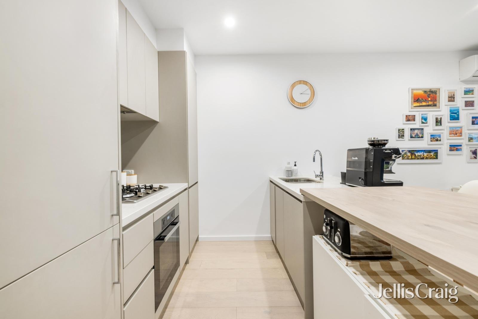207/166 Whitehorse Road, Blackburn image 6