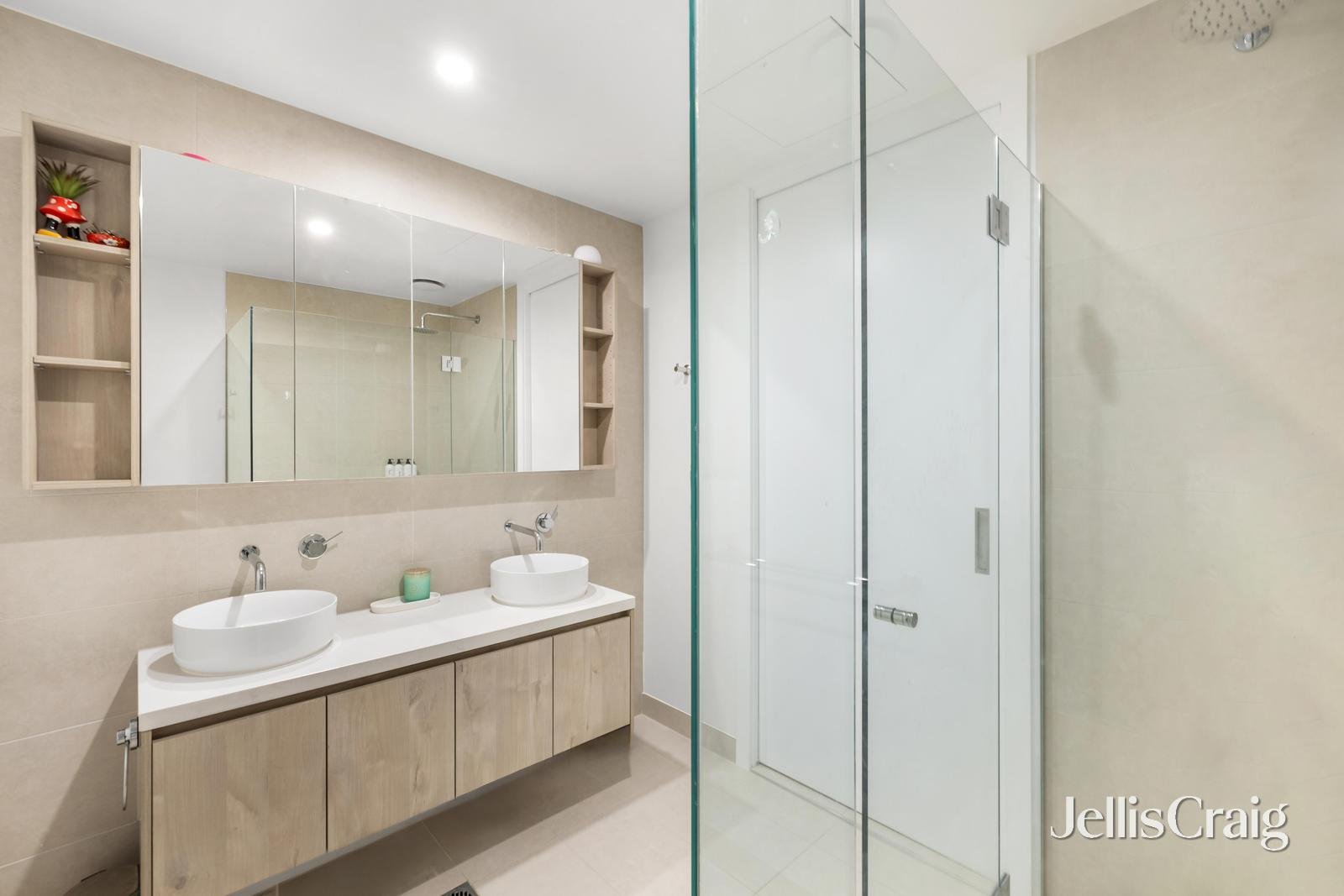 207/166 Whitehorse Road, Blackburn image 9