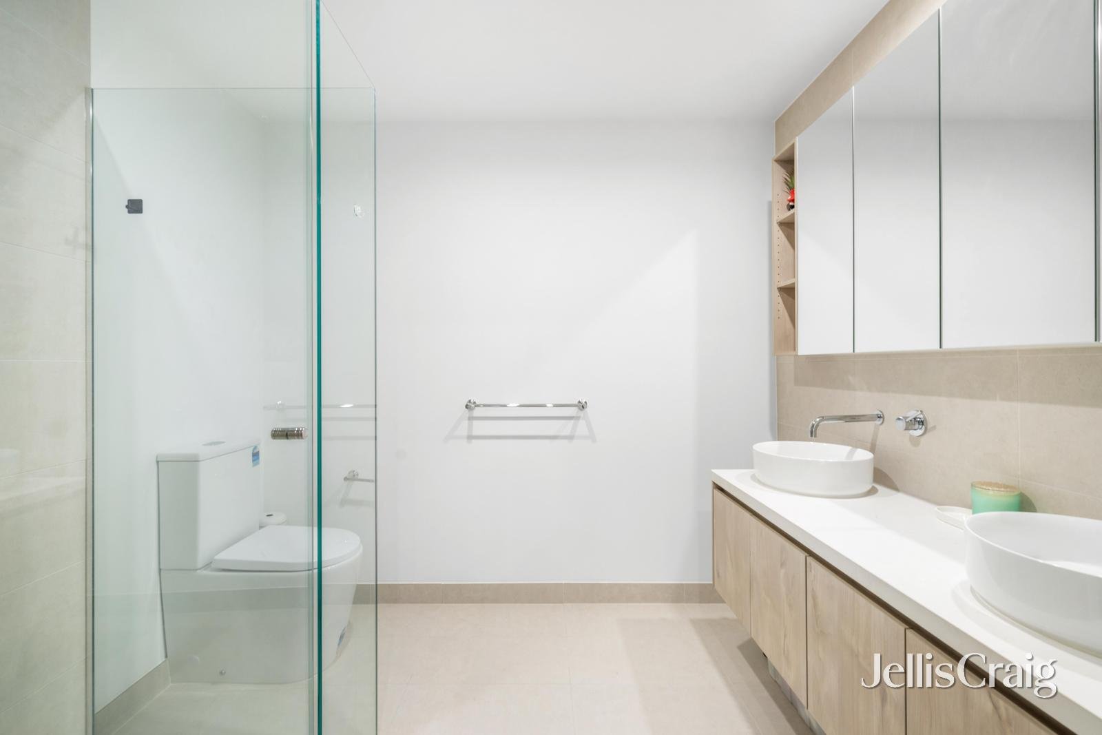 207/166 Whitehorse Road, Blackburn image 10