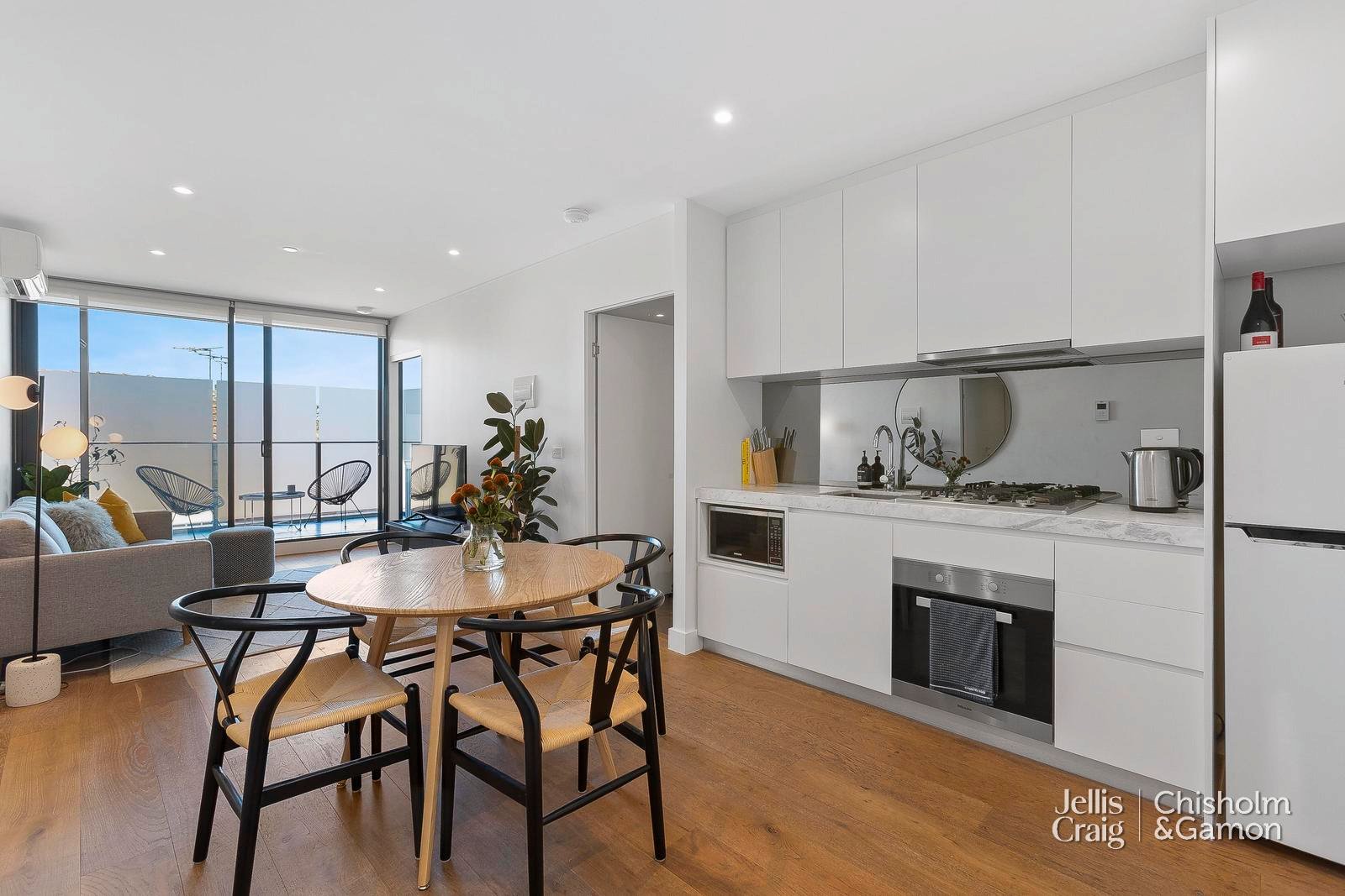 207/2 Kingsley Street, Elwood image 2