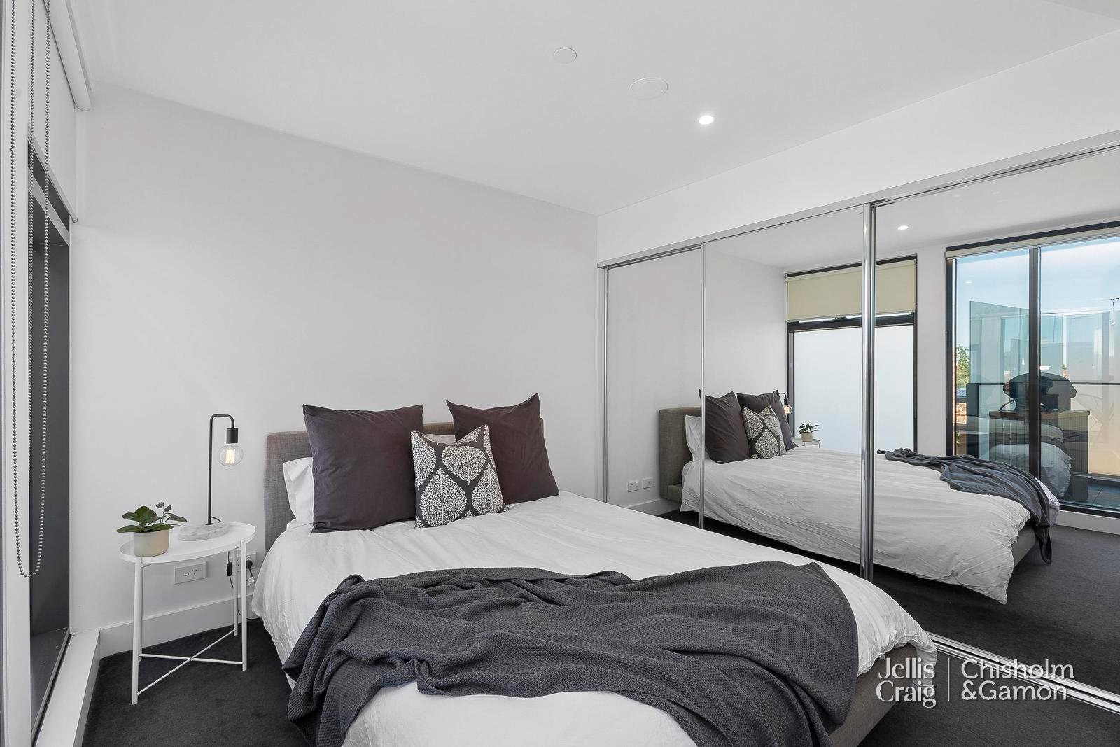 207/2 Kingsley Street, Elwood image 5
