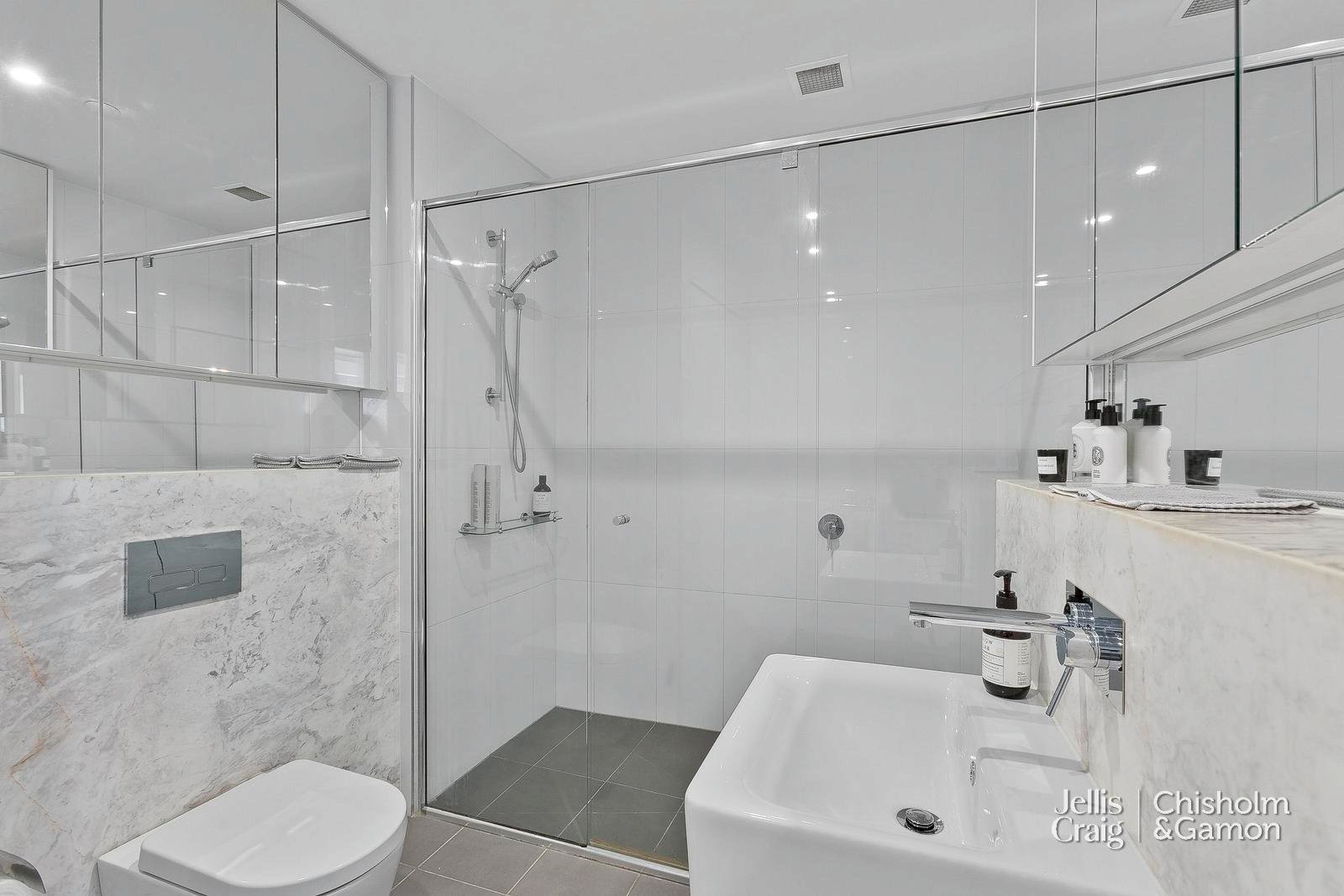 207/2 Kingsley Street, Elwood image 6