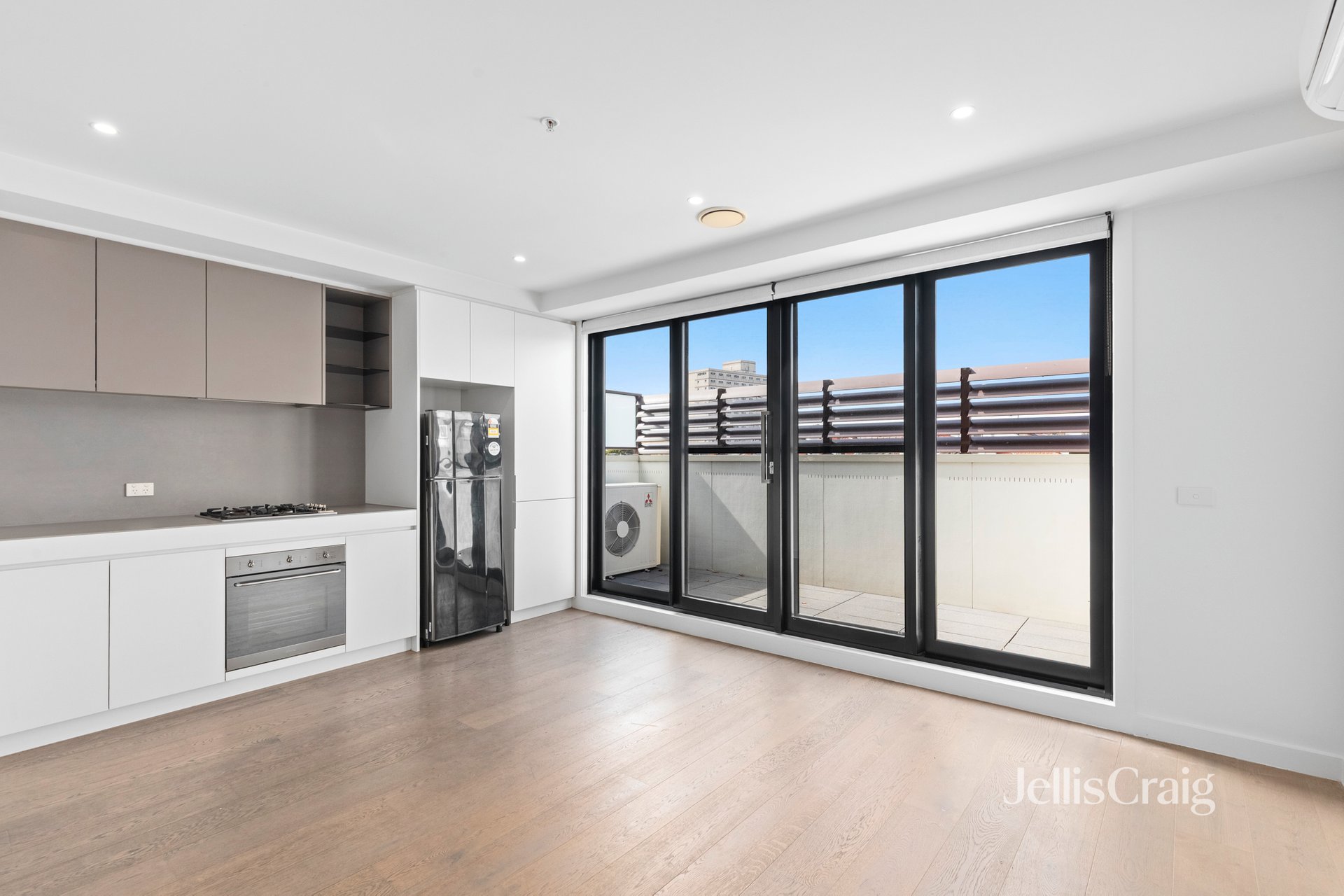 207/2A Henry St, Windsor image 1