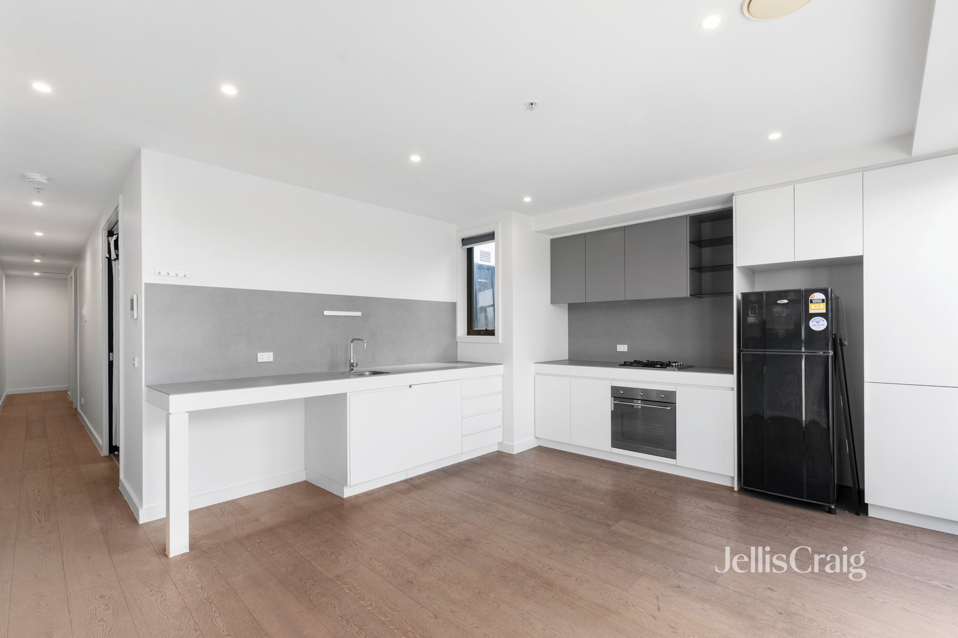 207/2A Henry St, Windsor image 2
