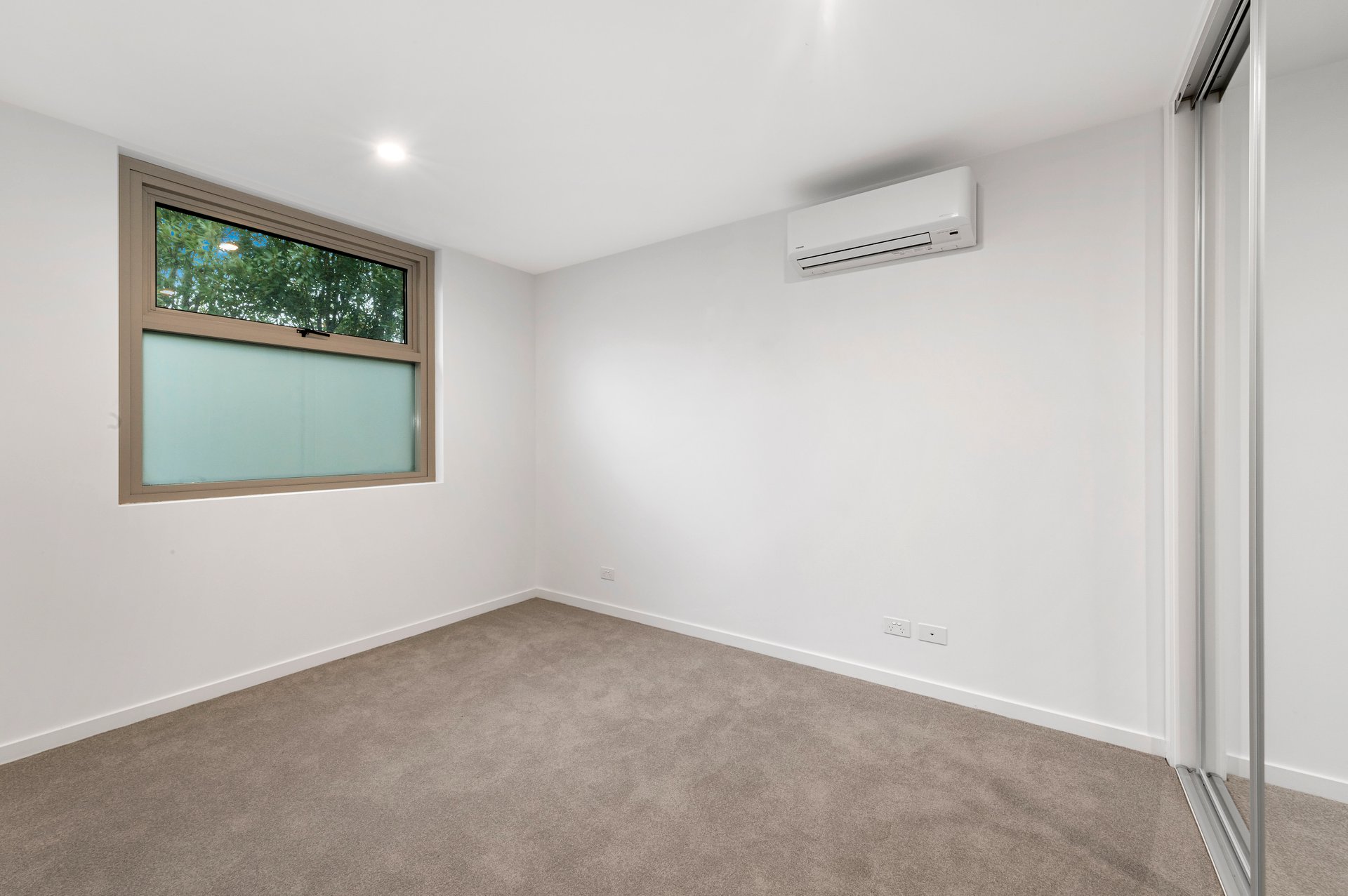 207/330 Manningham Road, Doncaster image 3