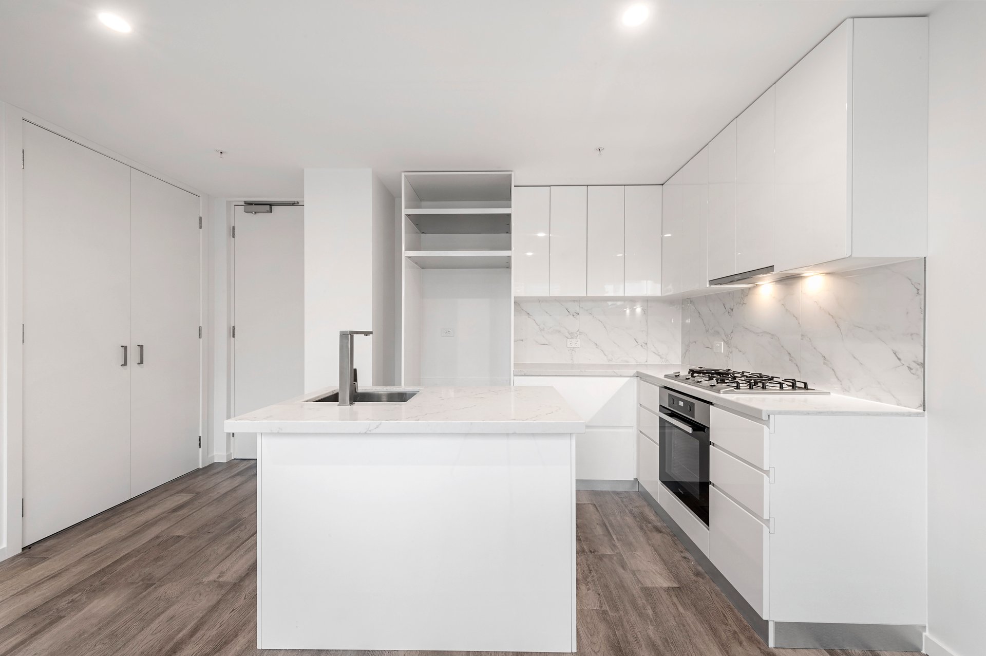 207/330 Manningham Road, Doncaster image 1