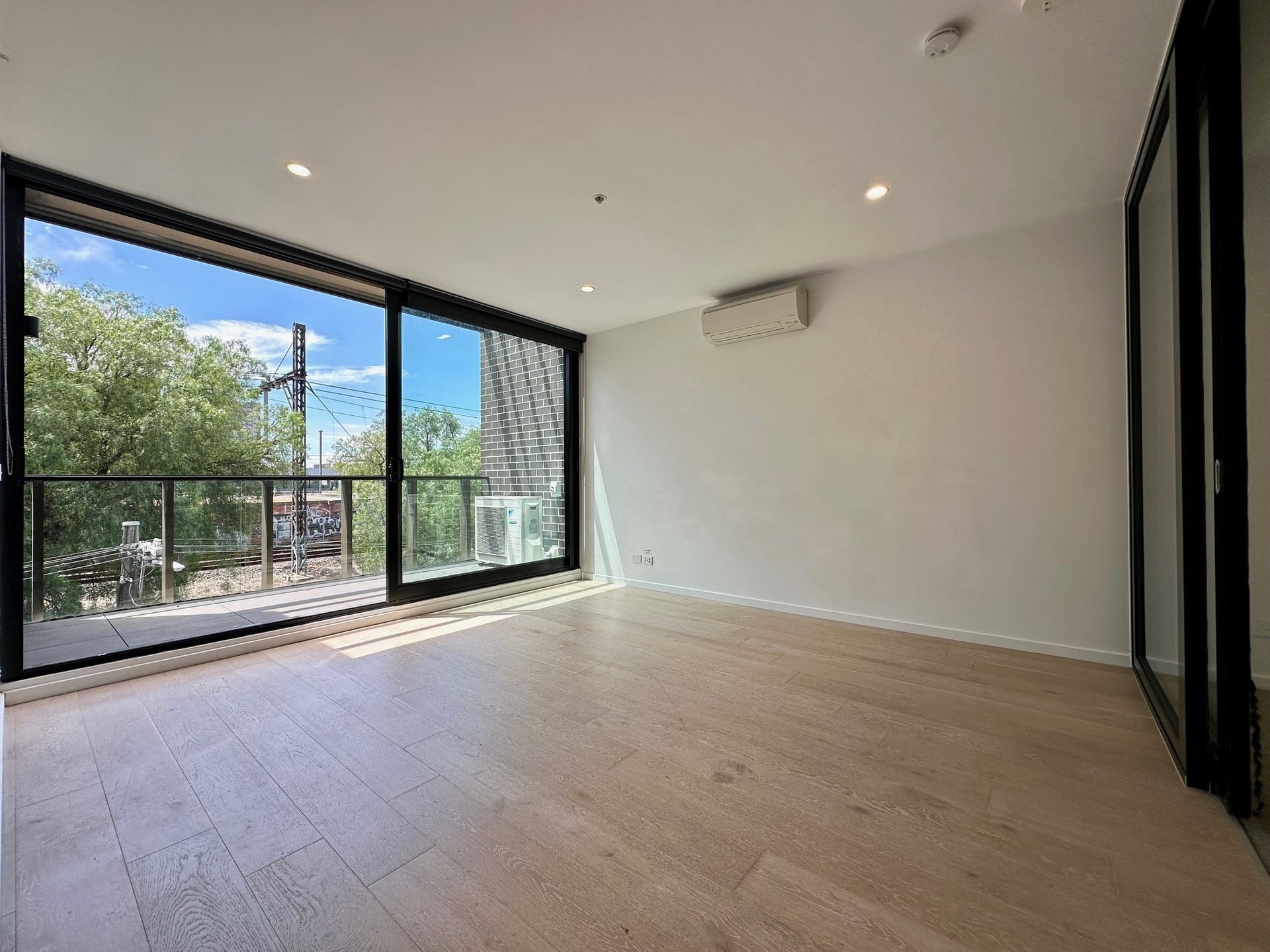 Property Gallery Thumbnail 3
