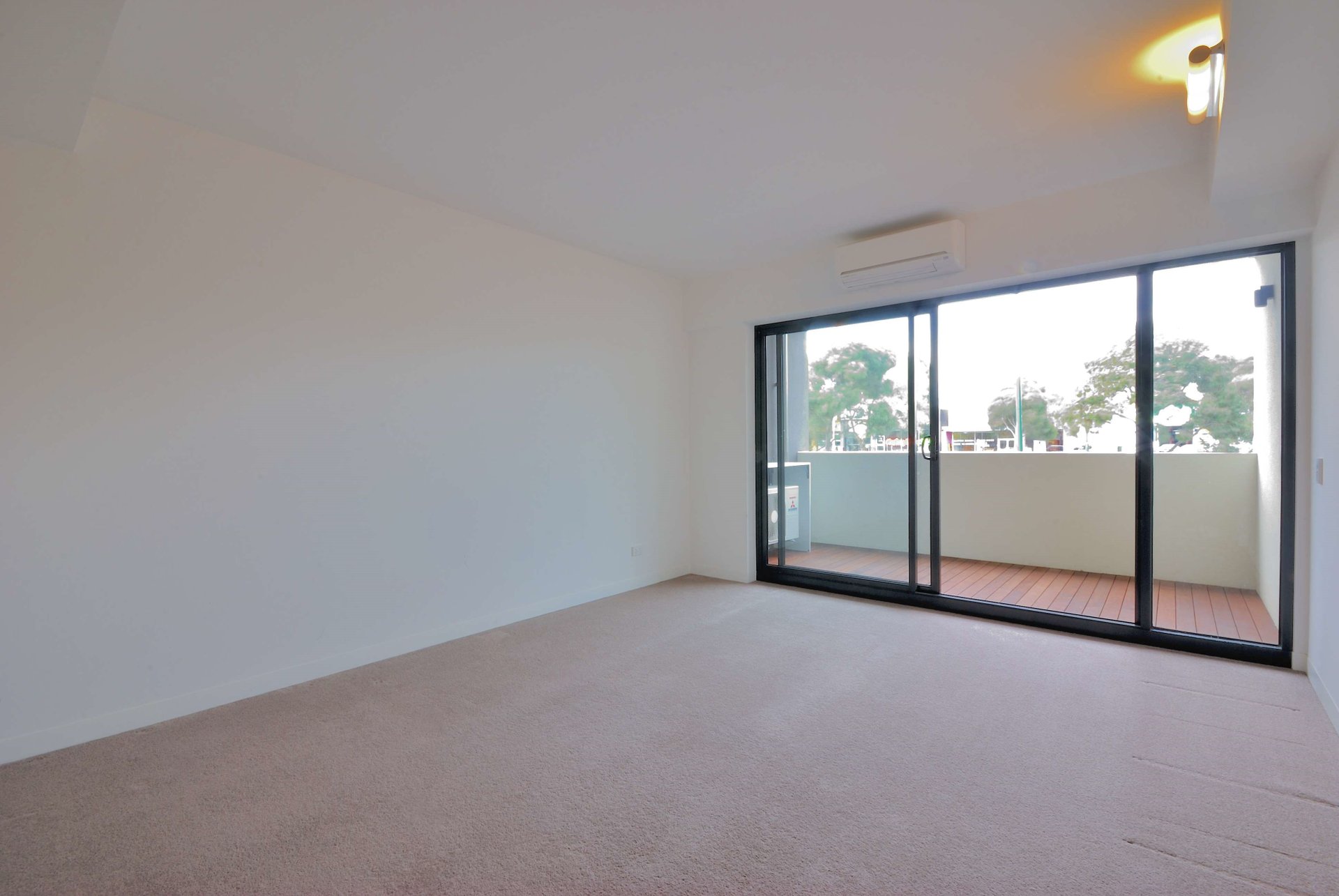 Property Gallery Thumbnail 3