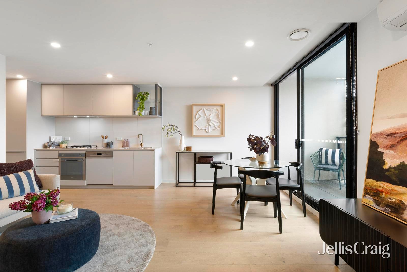 207/5 Beavers Road, Northcote image 2