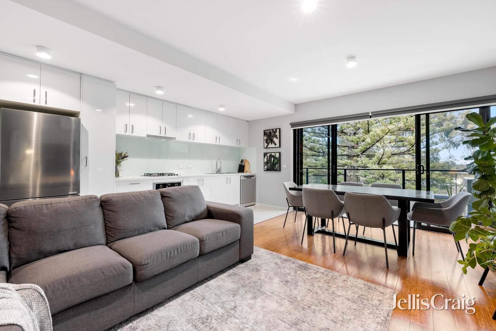 207/569-571 Whitehorse Road, Mitcham image 3