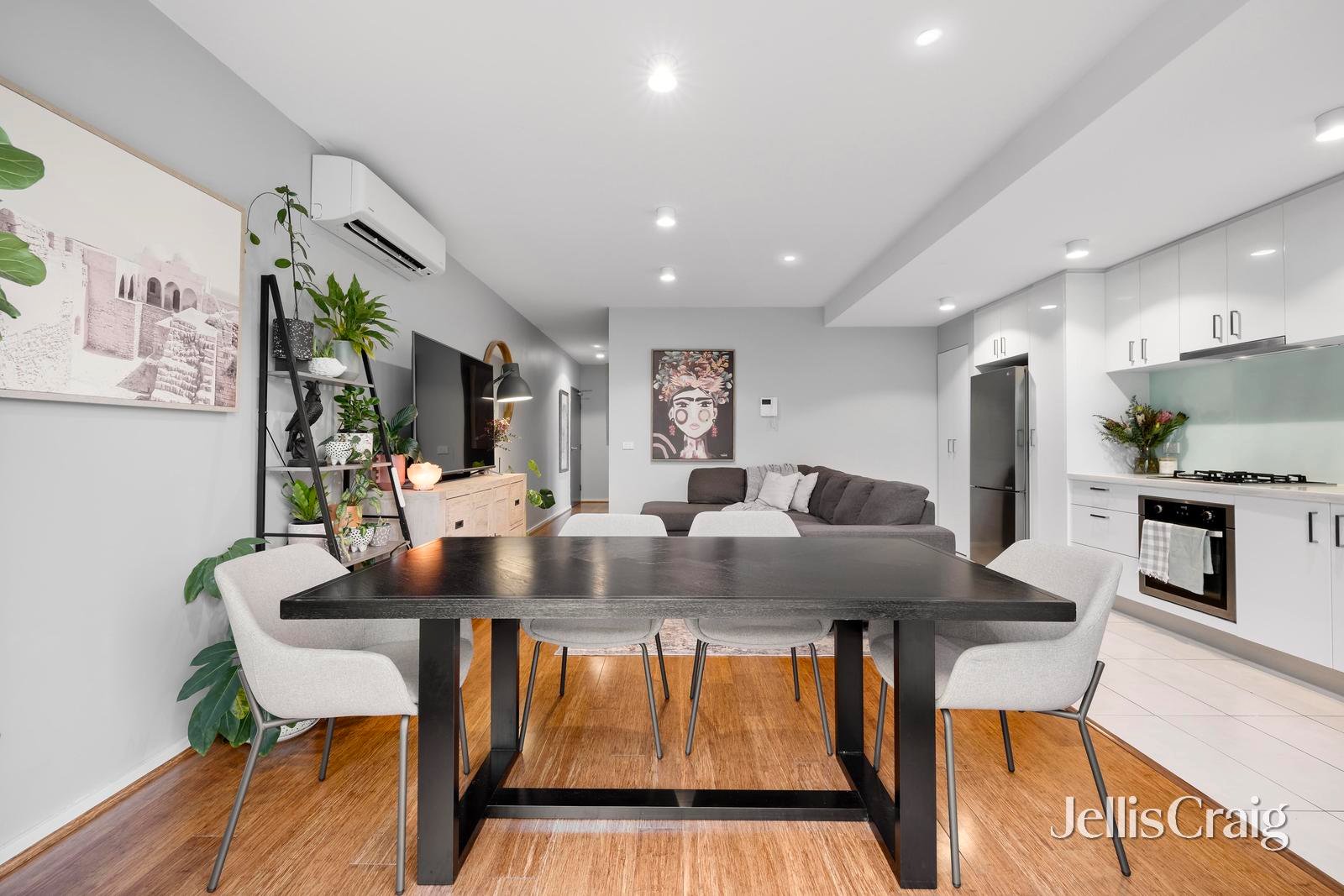 207/569-571 Whitehorse Road, Mitcham image 4
