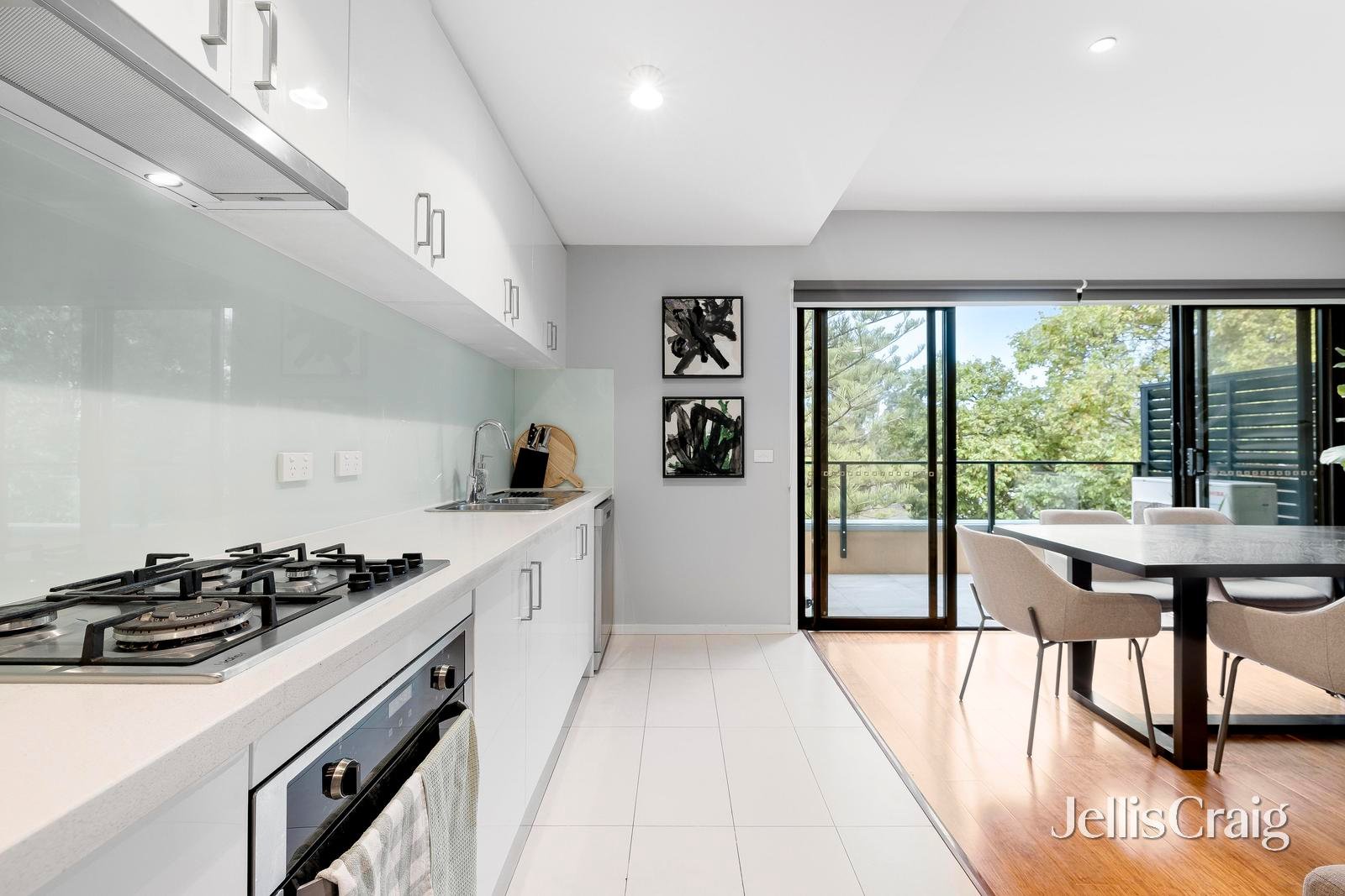 207/569-571 Whitehorse Road, Mitcham image 5
