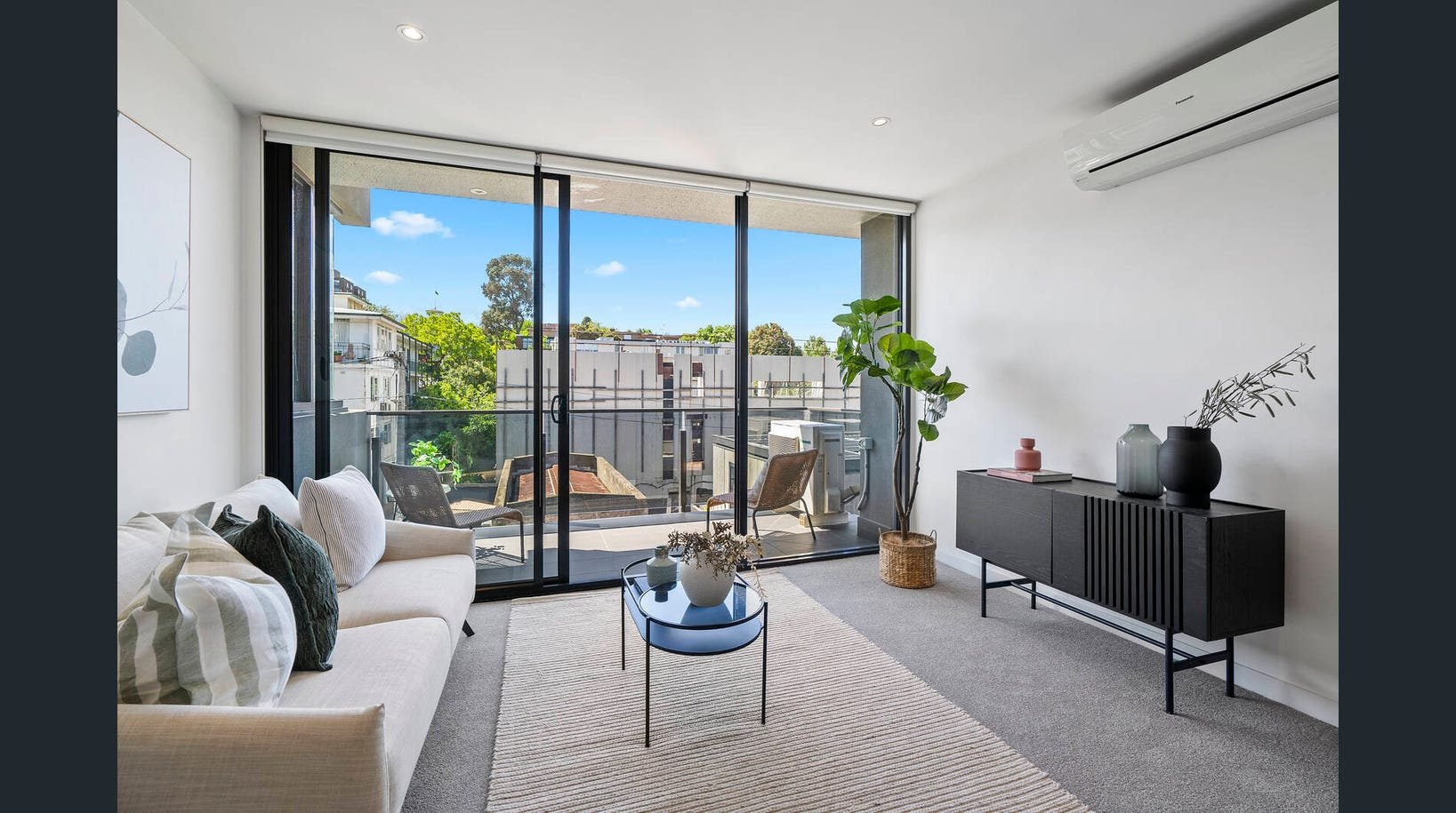 207/57 Toorak Road, South Yarra image 3