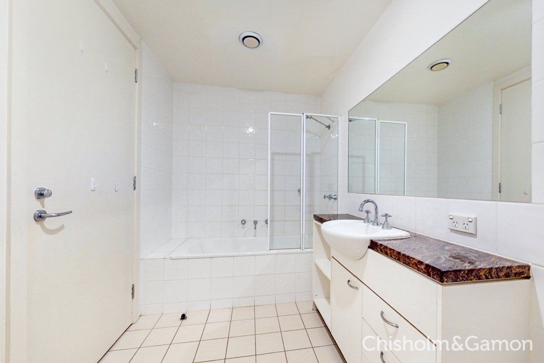 207/65 Beach Street, Port Melbourne image 6