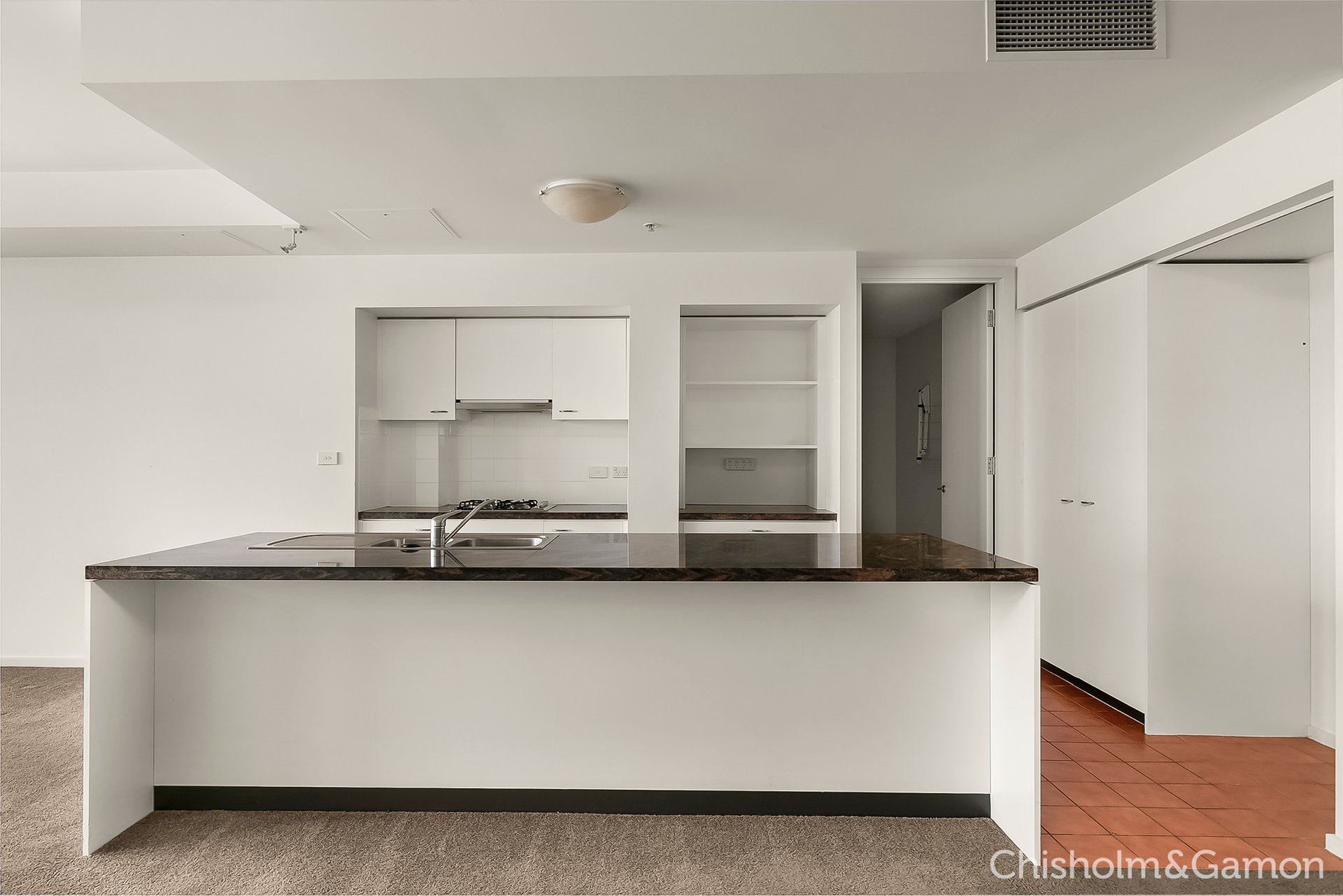 207/65 Beach Street, Port Melbourne image 2