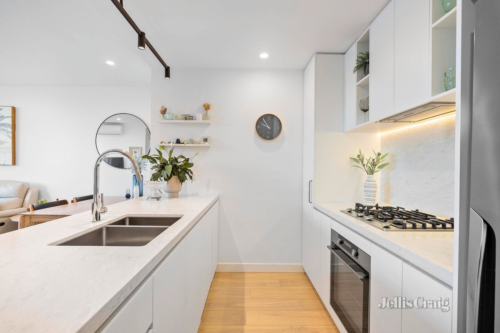 207/659-661 Whitehorse Road, Mont Albert image 4