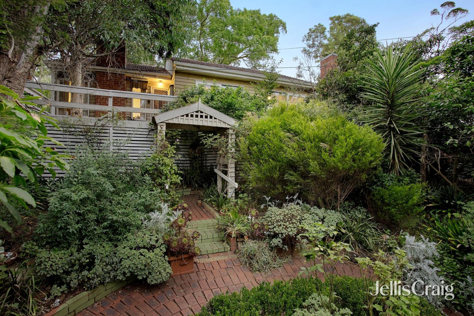 208 Rattray Road, Montmorency image 2