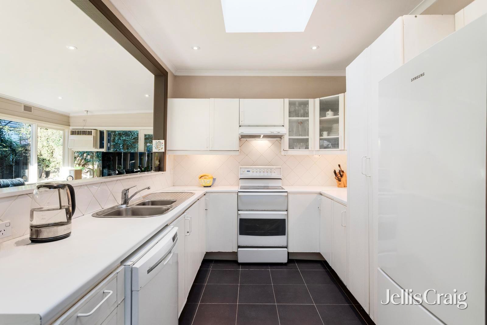 208 Yarra Road, Croydon North image 4