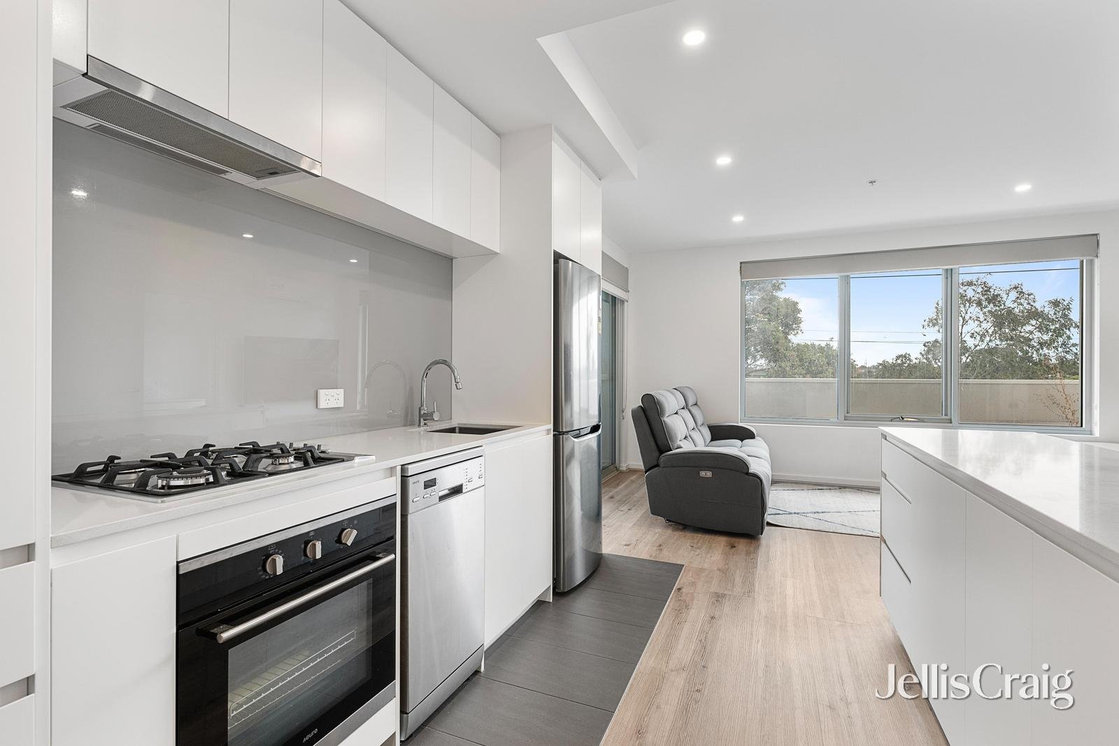 208/16 Dalgety Street, Oakleigh image 3